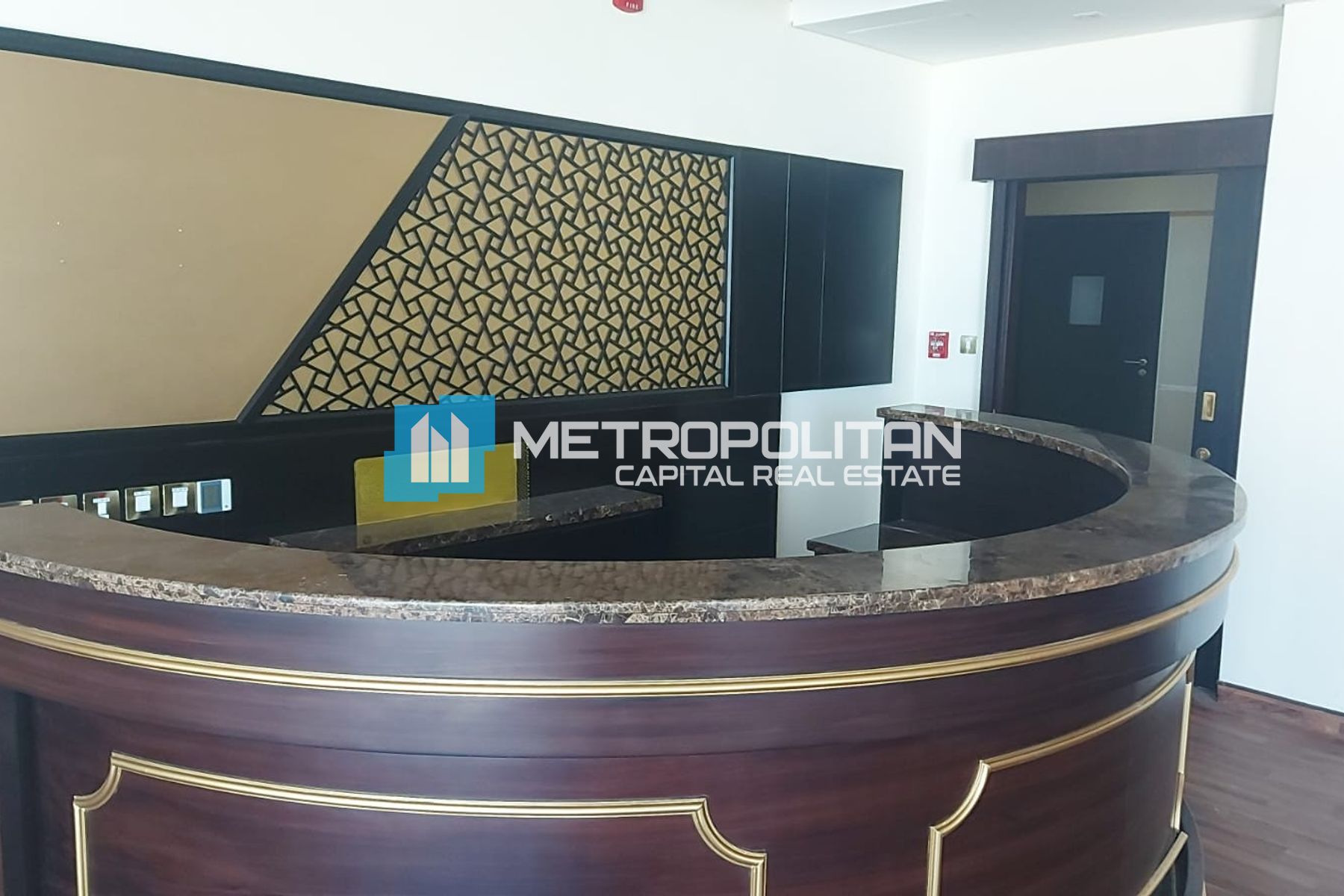 10 Fitted Offices |Vacant |Huge Layout |Canal View