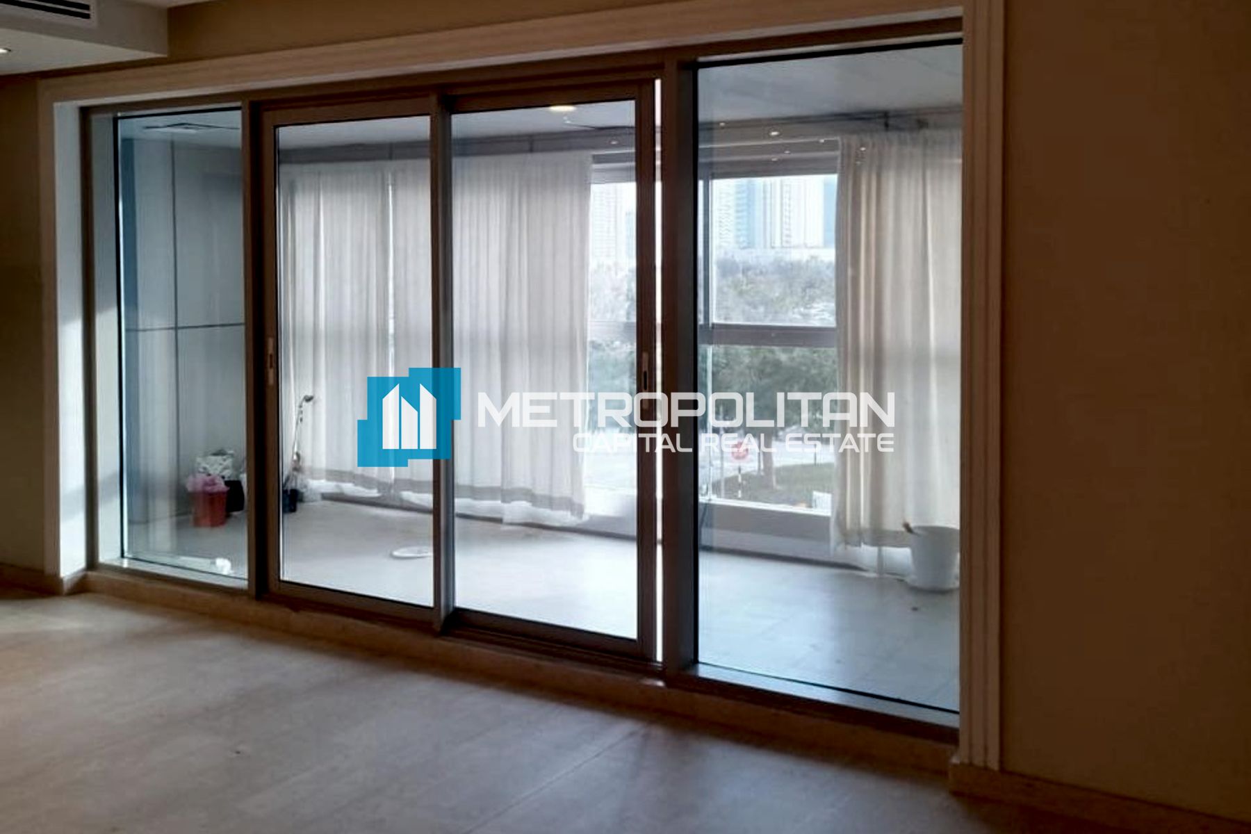 Vacant | 3BR w/ Balcony Townhouse | Closed Kitchen