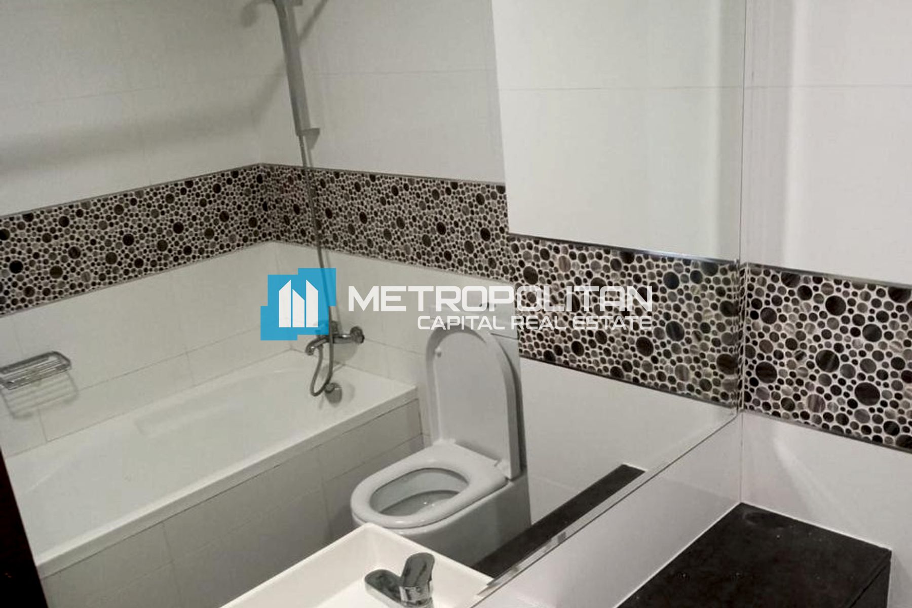 Vacant | 3BR w/ Balcony Townhouse | Closed Kitchen