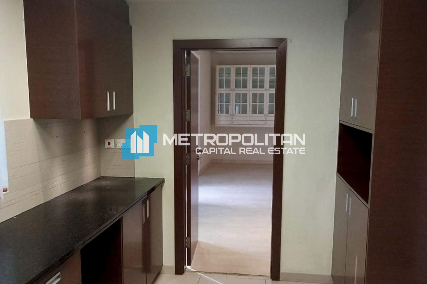 Vacant | 3BR w/ Balcony Townhouse | Closed Kitchen