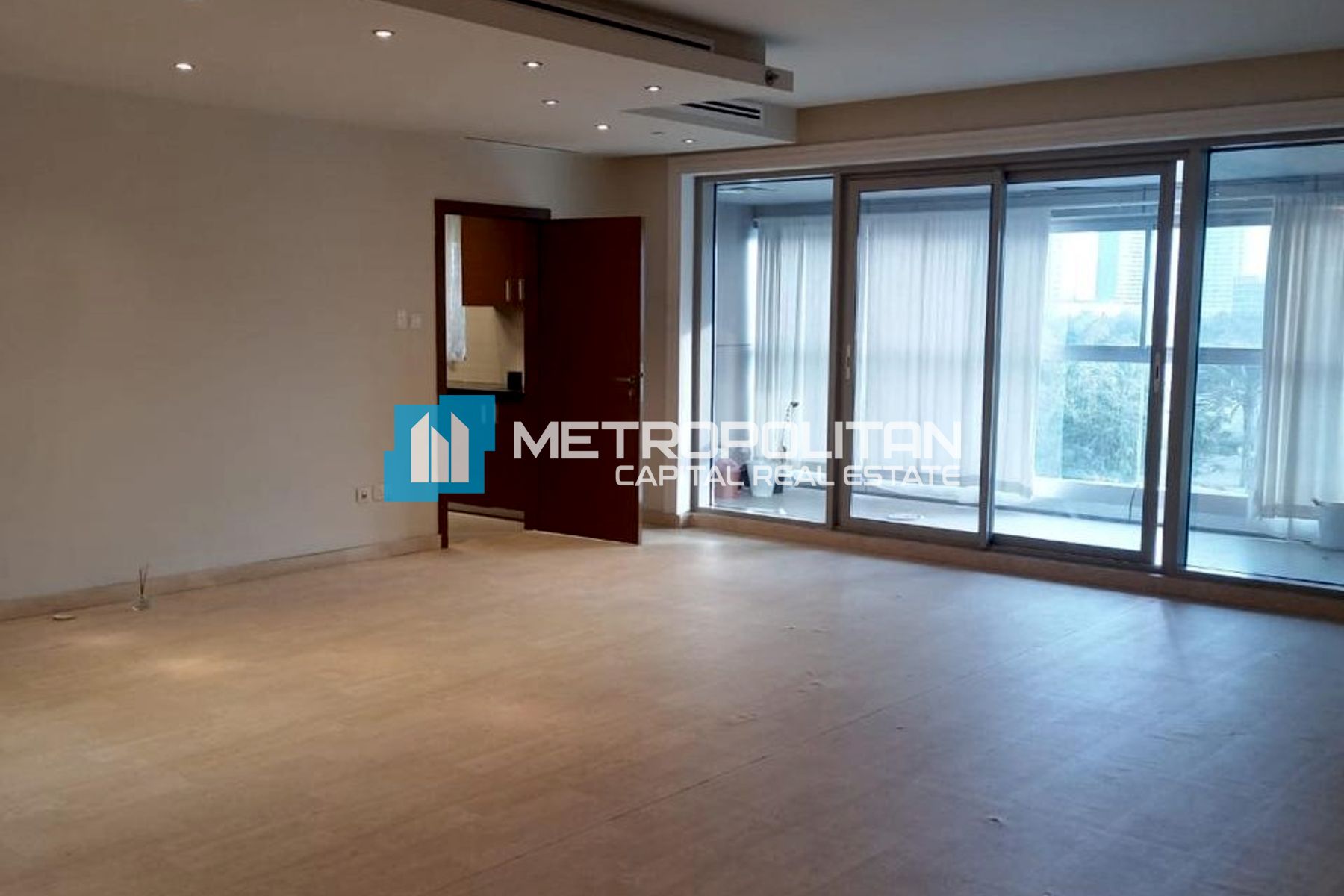 Vacant | 3BR w/ Balcony Townhouse | Closed Kitchen