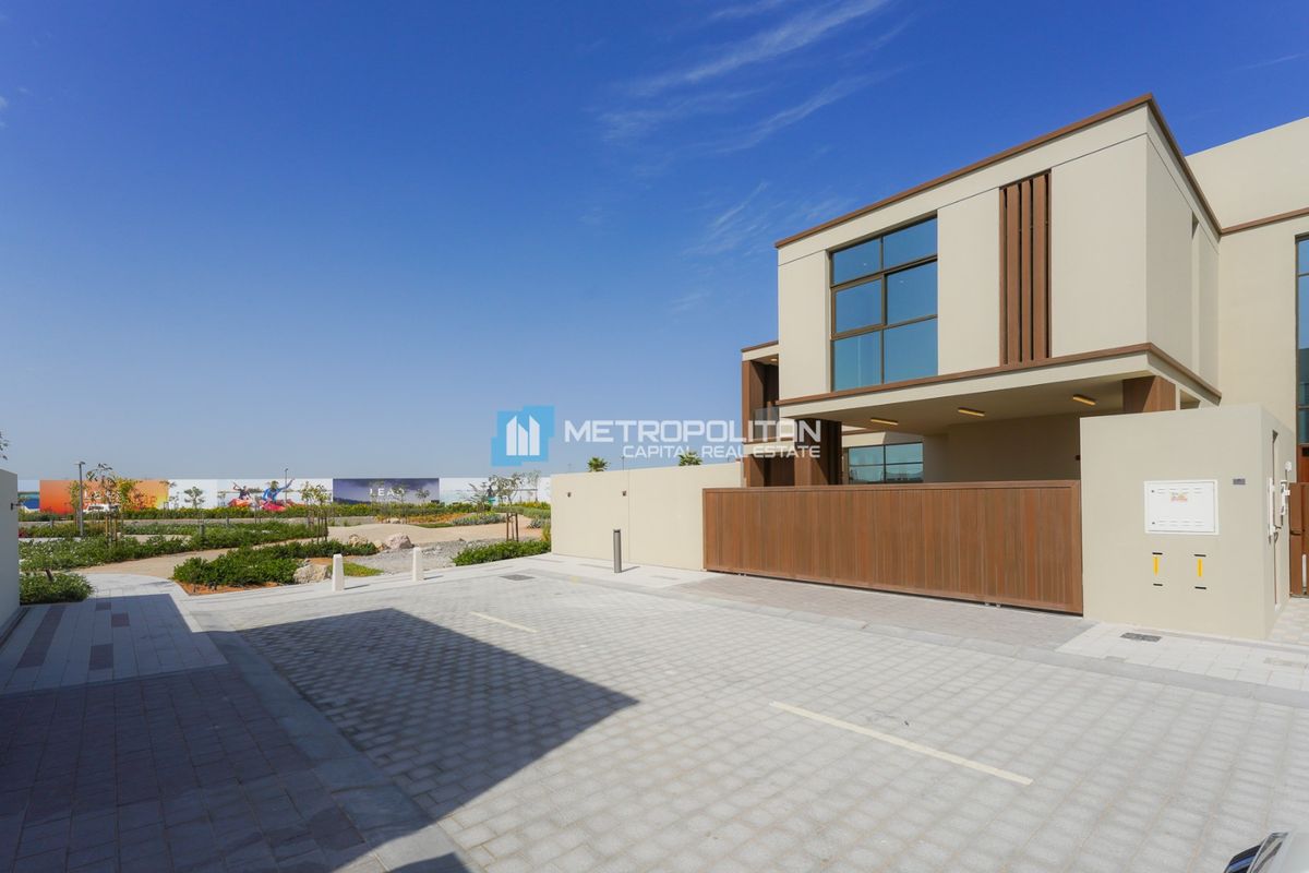 JUBAIL ISLAND | 3BR T.H | SQUARE | CORNER UNIT