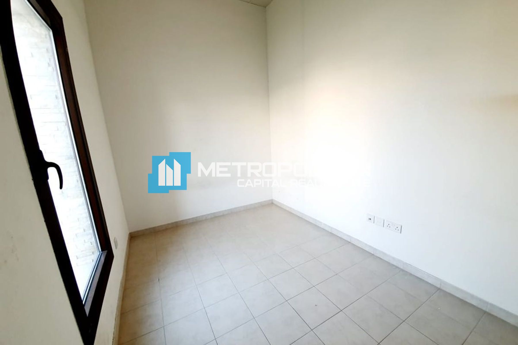 Single Row 5BR | Close to Amenities | Prime Area