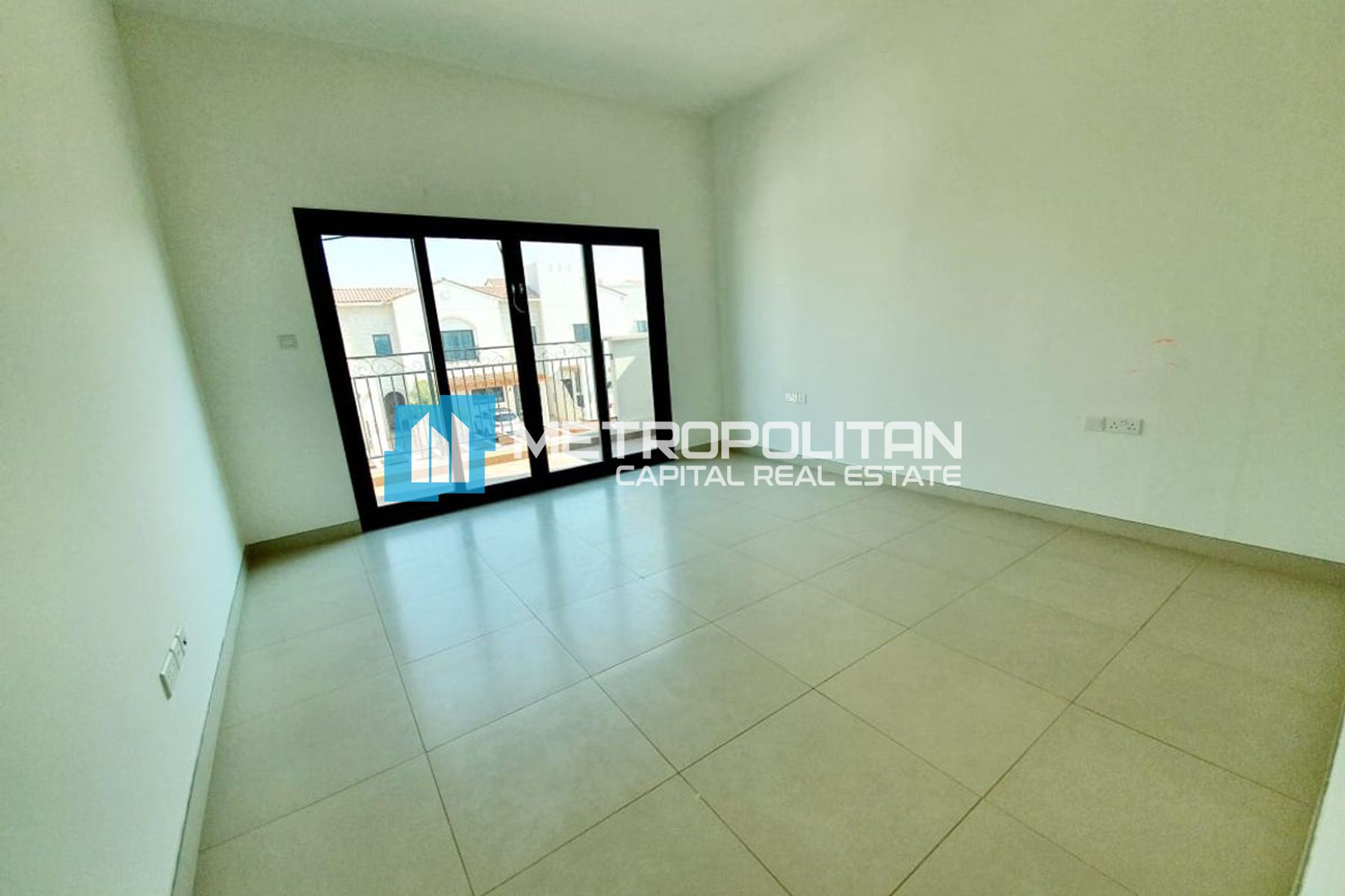 Single Row 5BR | Close to Amenities | Prime Area
