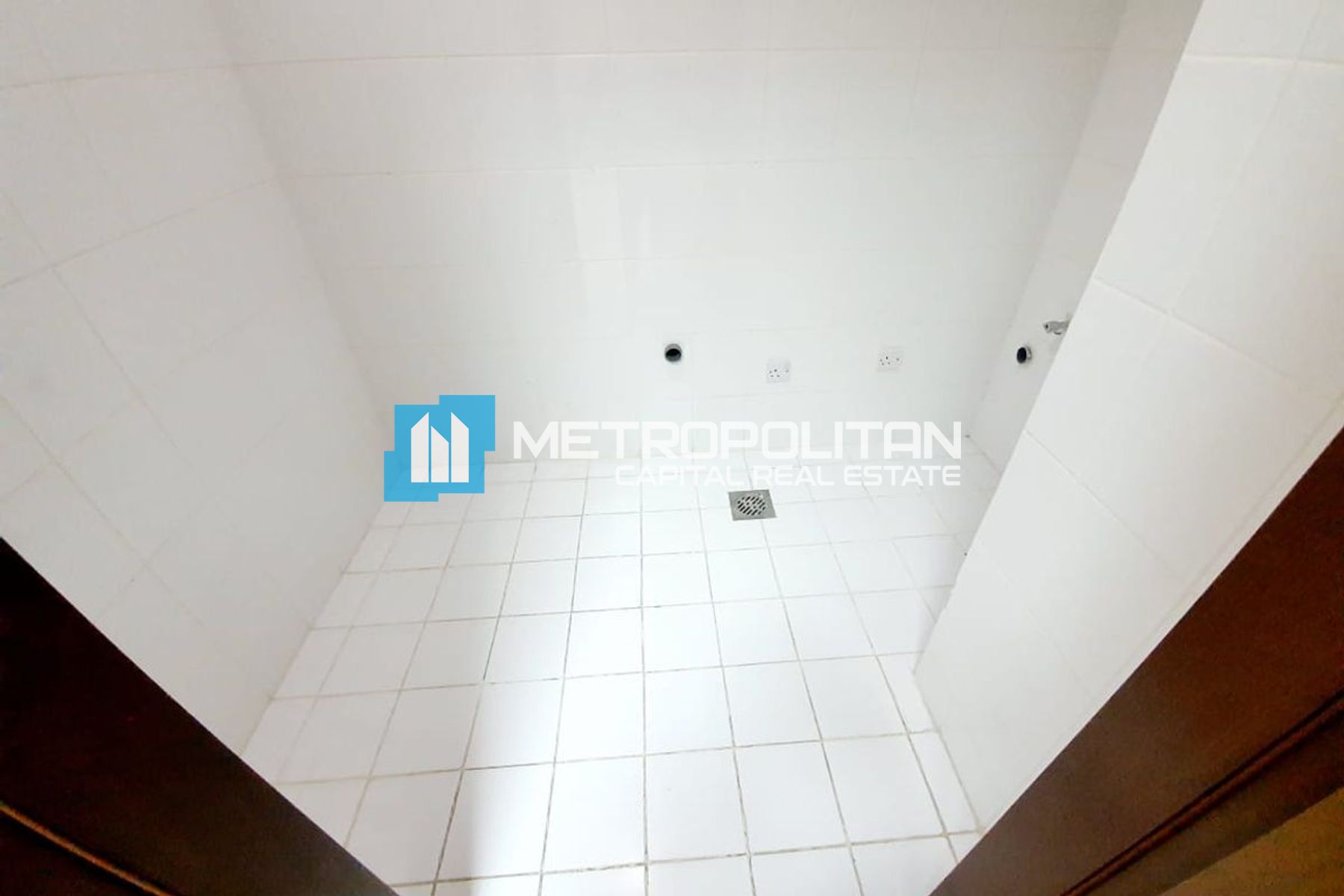 Single Row 5BR | Close to Amenities | Prime Area