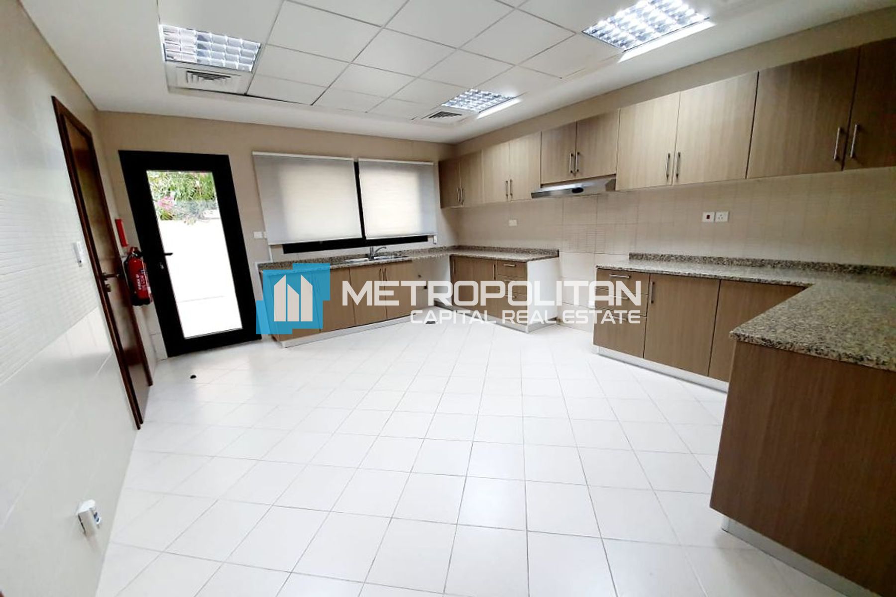 Single Row 5BR | Close to Amenities | Prime Area