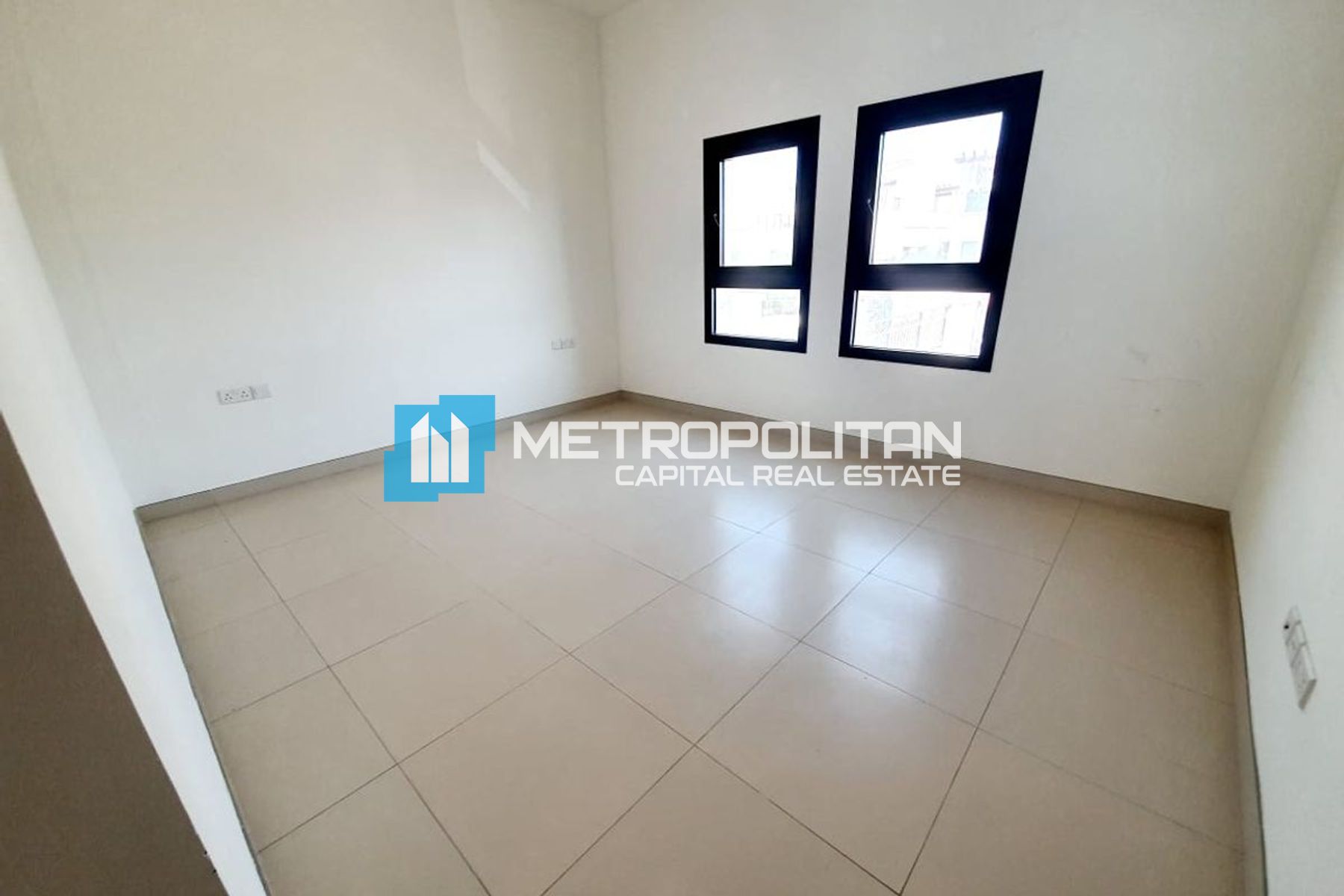 Single Row 5BR | Close to Amenities | Prime Area