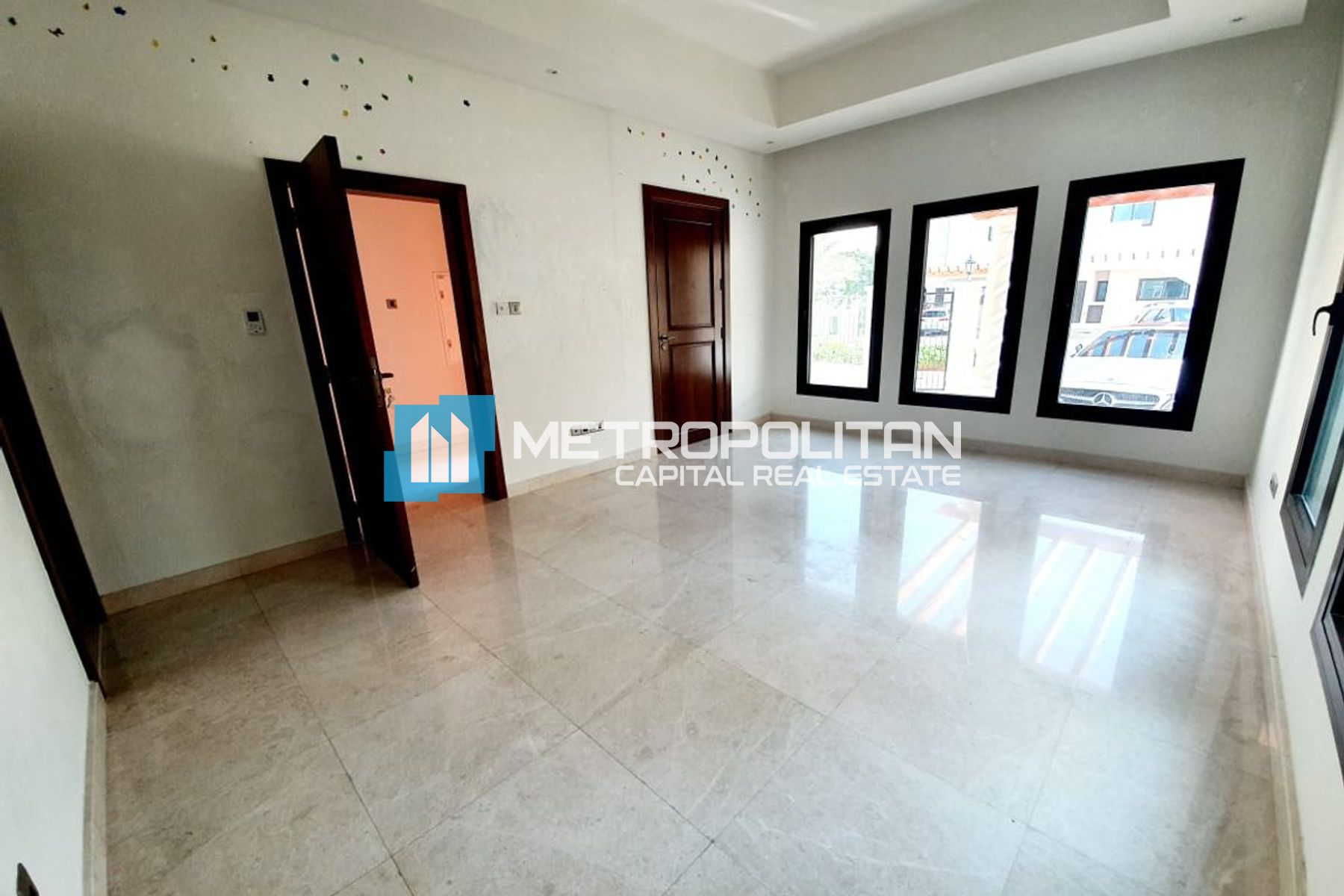 Single Row 5BR | Close to Amenities | Prime Area