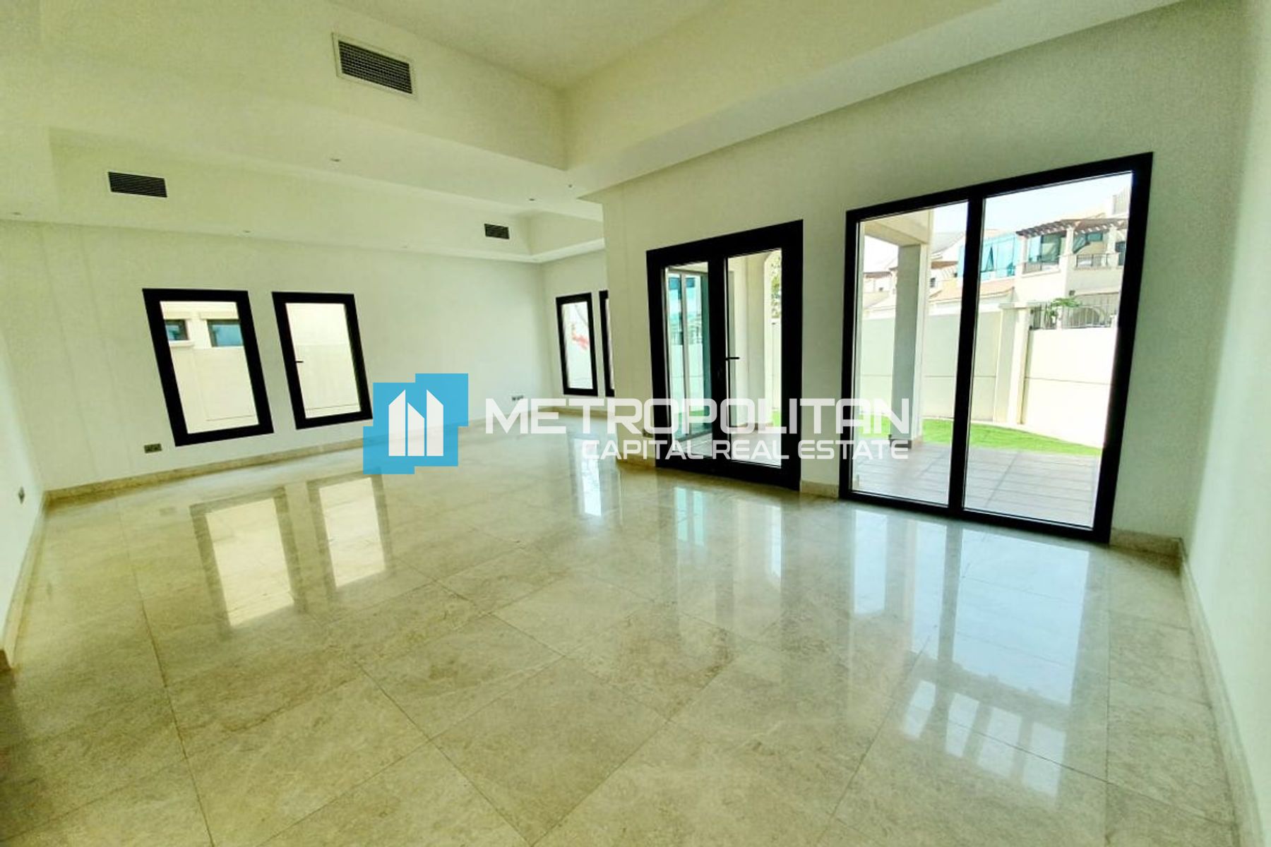 Single Row 5BR | Close to Amenities | Prime Area