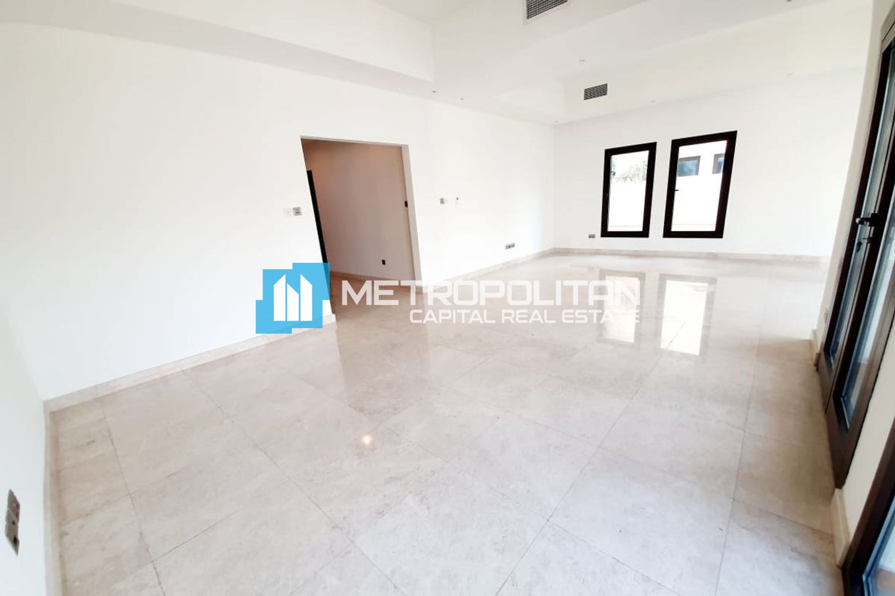 Single Row 5BR | Close to Amenities | Prime Area
