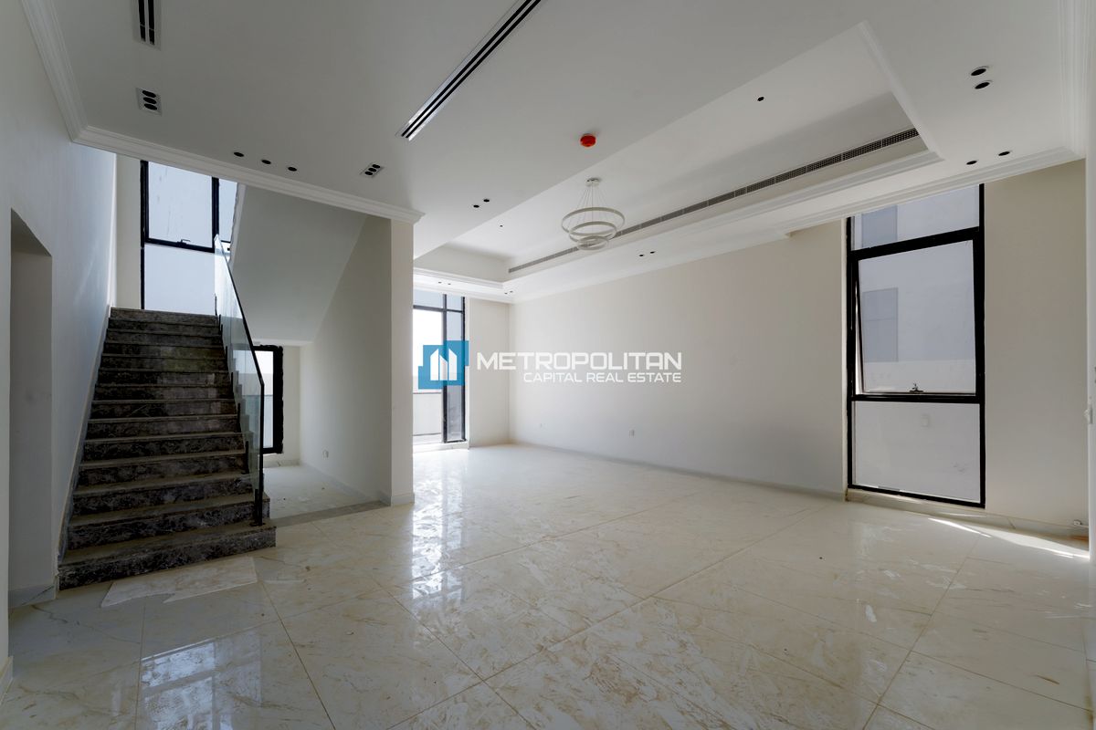 Single Row 8BR+M | Near To Amenities | Vacant Unit