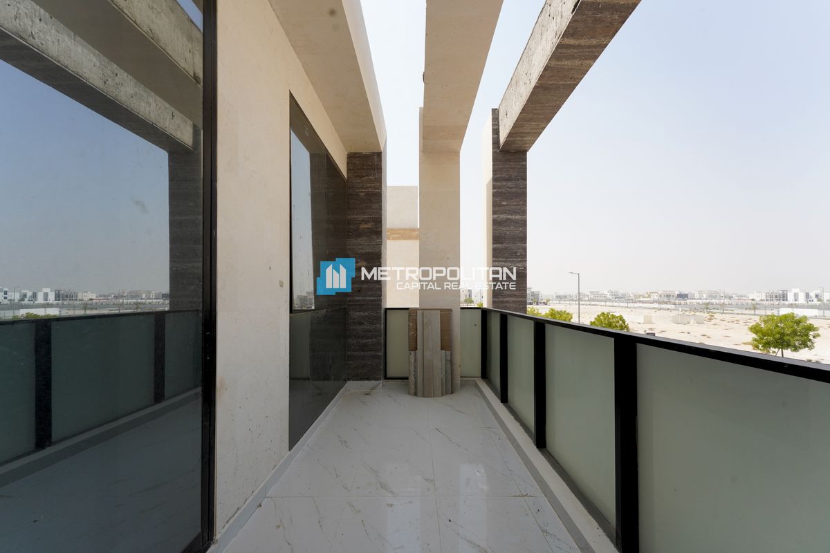 Single Row 8BR+M | Near To Amenities | Vacant Unit