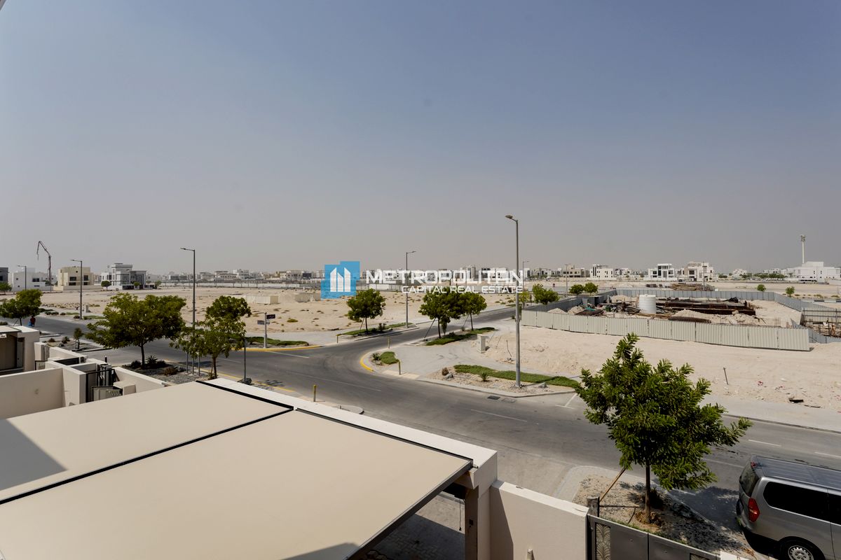 Single Row 8BR+M | Near To Amenities | Vacant Unit