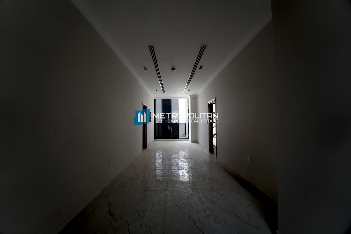 Single Row 8BR+M | Near To Amenities | Vacant Unit