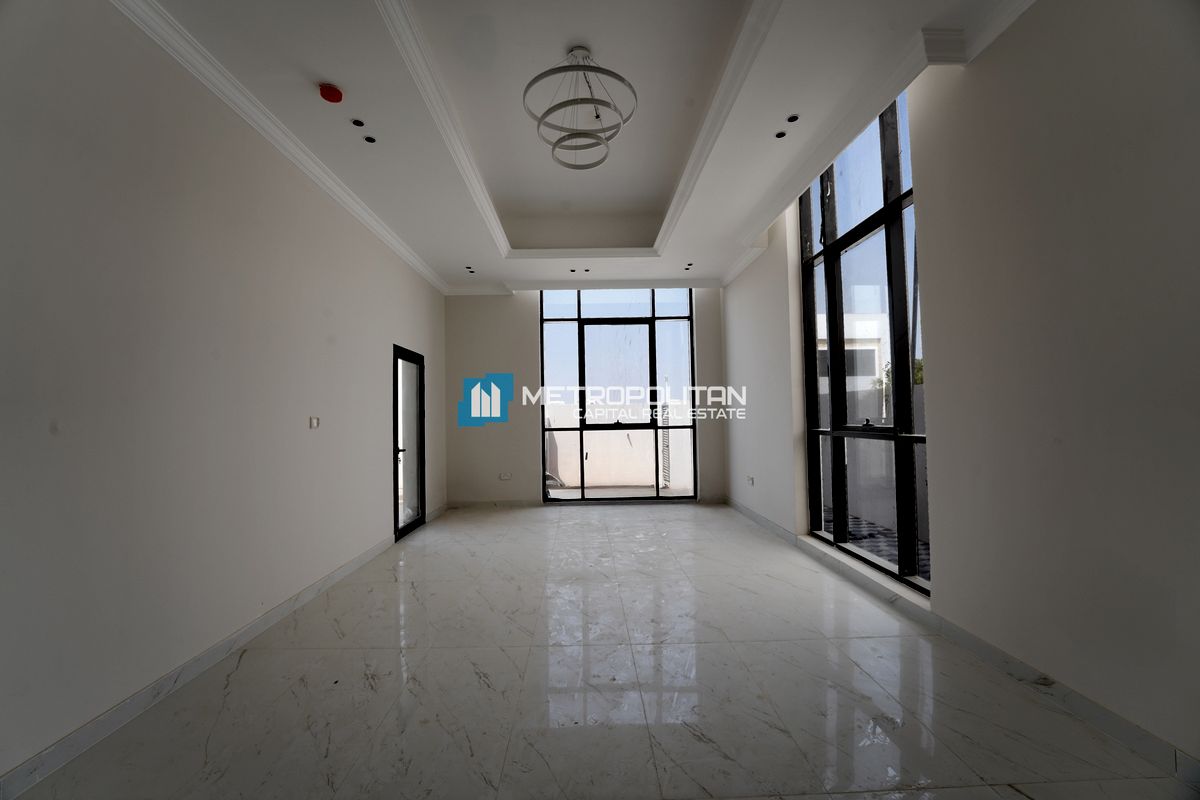 Single Row 8BR+M | Near To Amenities | Vacant Unit