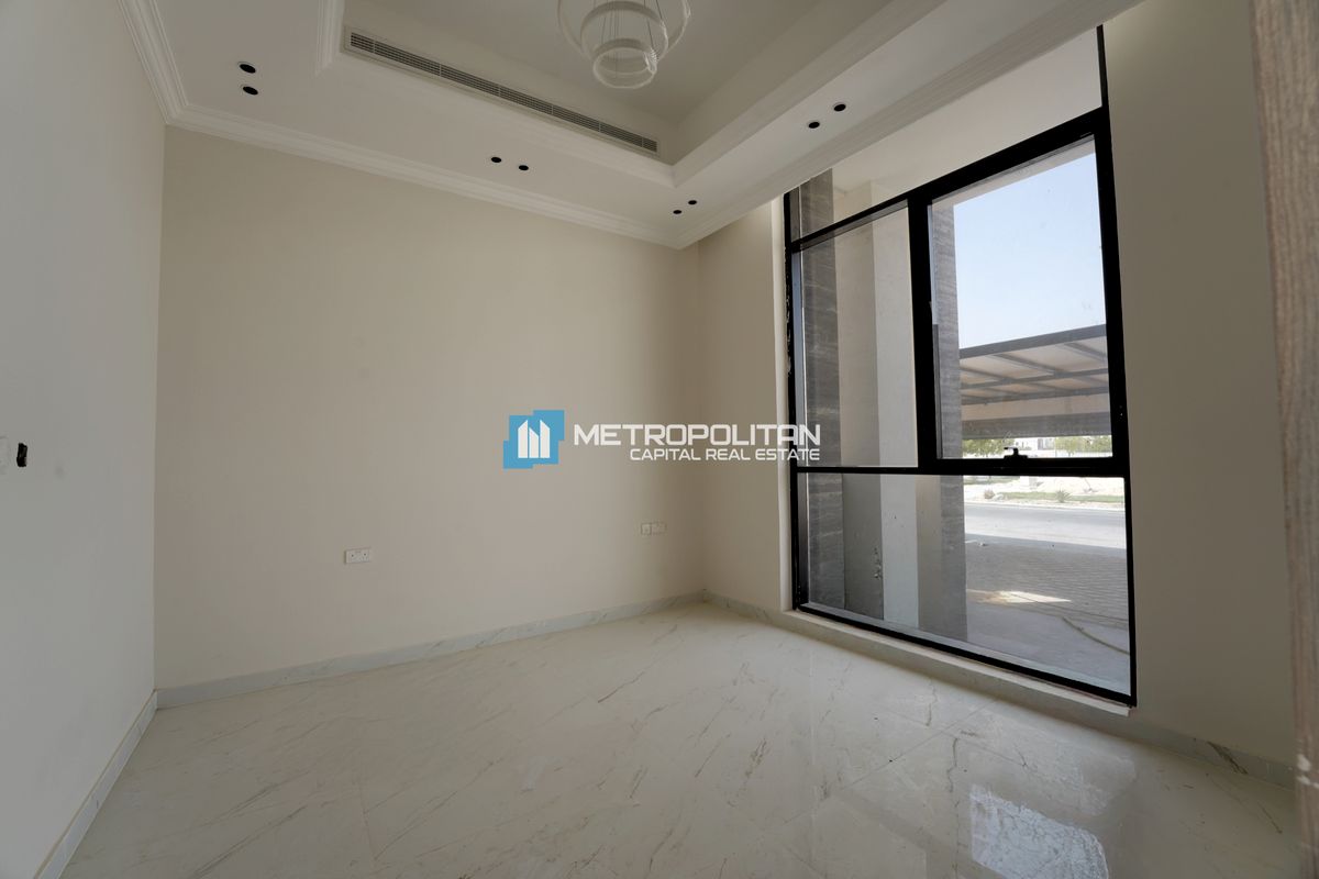 Single Row 8BR+M | Near To Amenities | Vacant Unit