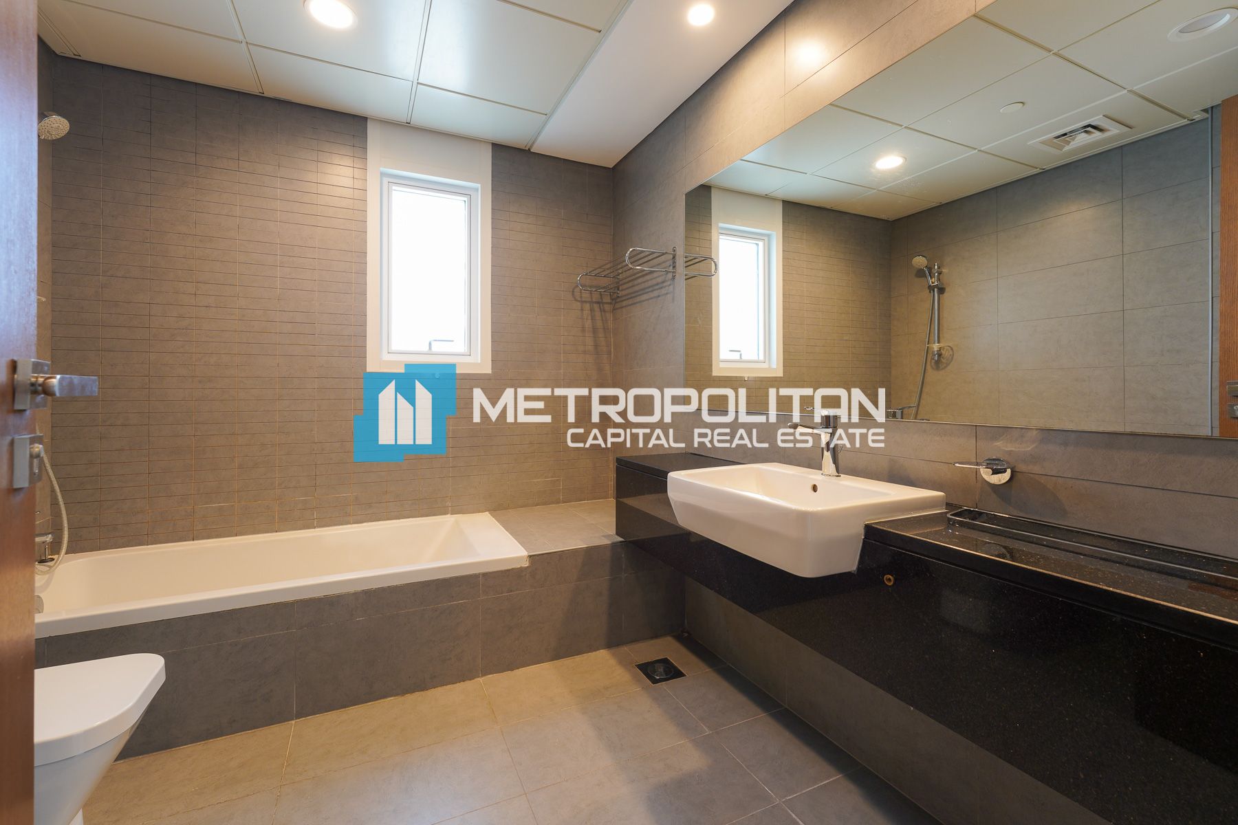 Sea View | High Floor 2BR+Laundry | Great Location