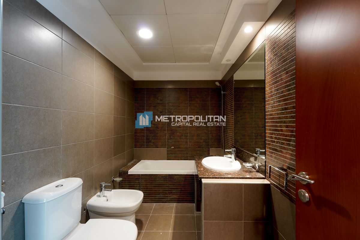 2 Bedrooms + Maids | Mid Floor | Closed kitchen