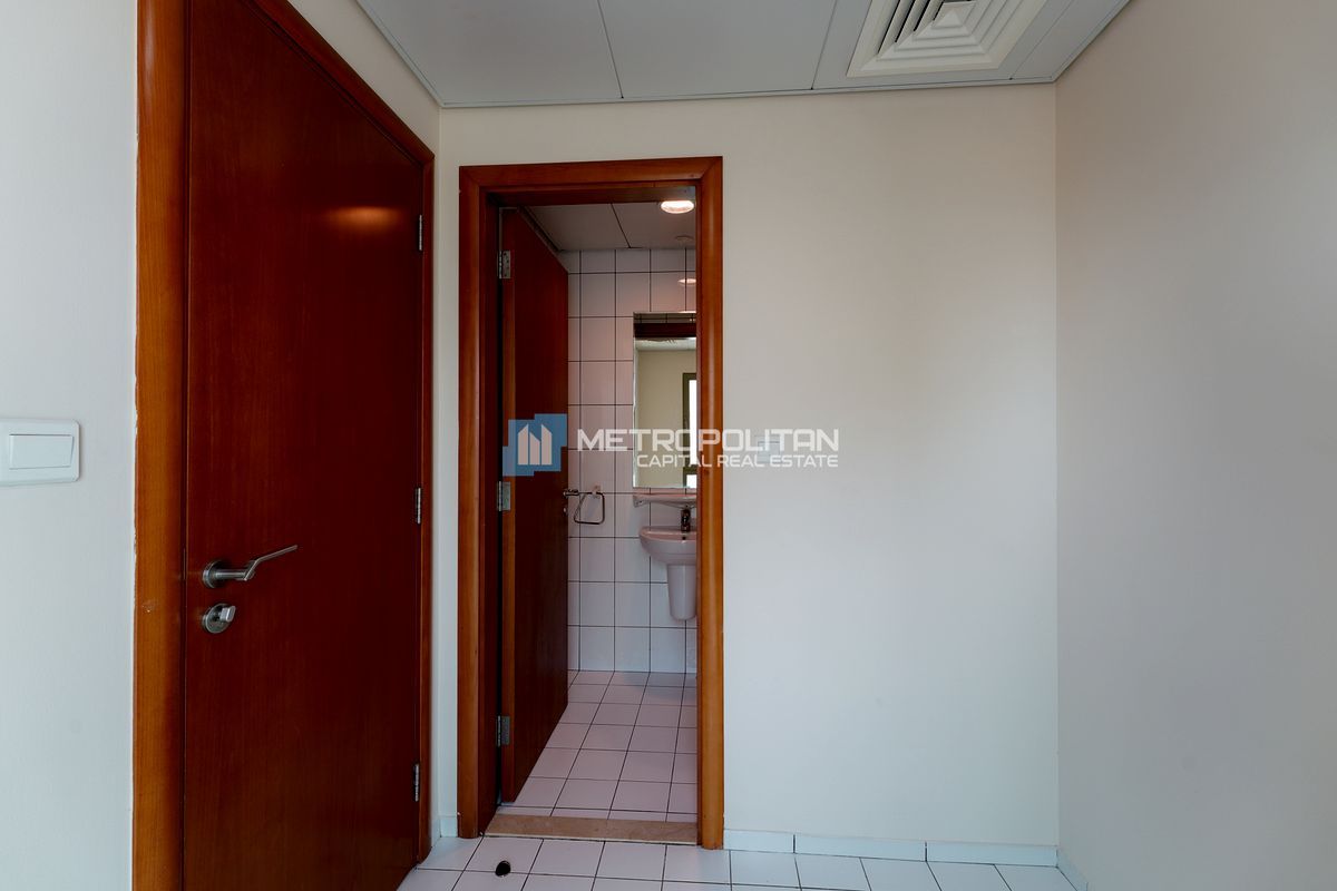 2 Bedrooms + Maids | Mid Floor | Closed kitchen