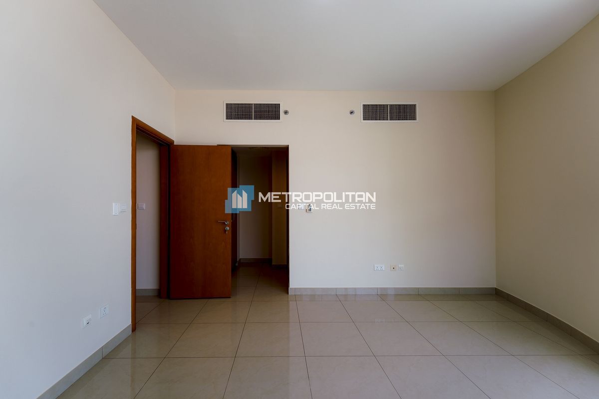 2 Bedrooms + Maids | Mid Floor | Closed kitchen