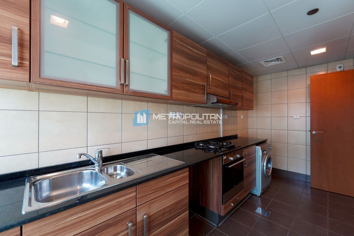 2 Bedrooms + Maids | Mid Floor | Closed kitchen