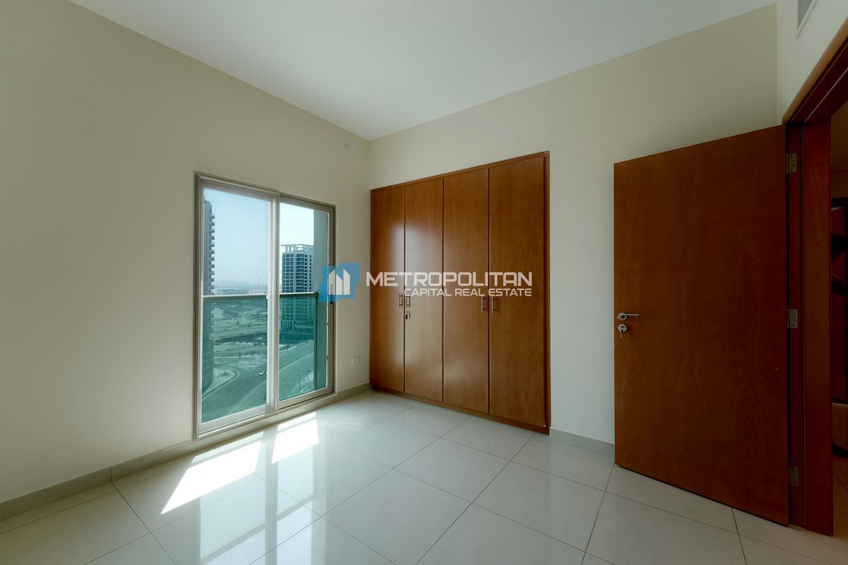 2 Bedrooms + Maids | Mid Floor | Closed kitchen