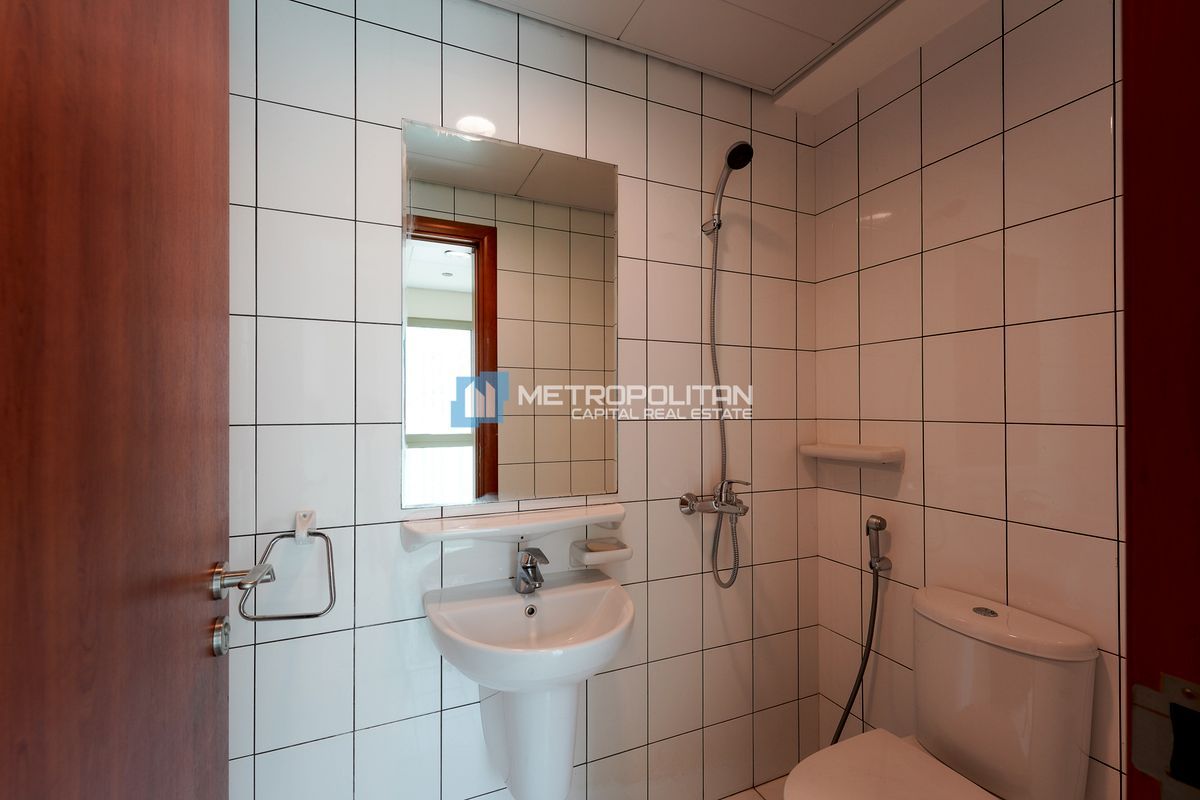 2 Bedrooms + Maids | Mid Floor | Closed kitchen