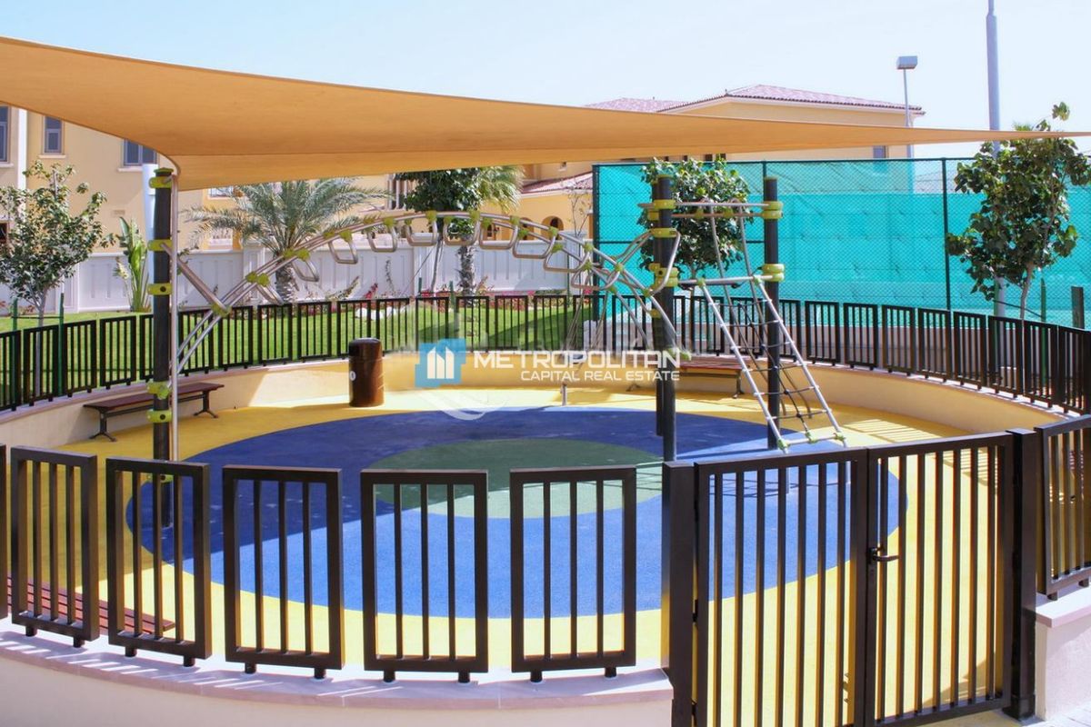 Furnished and Upgraded 4BR+Maid | Single Row Villa