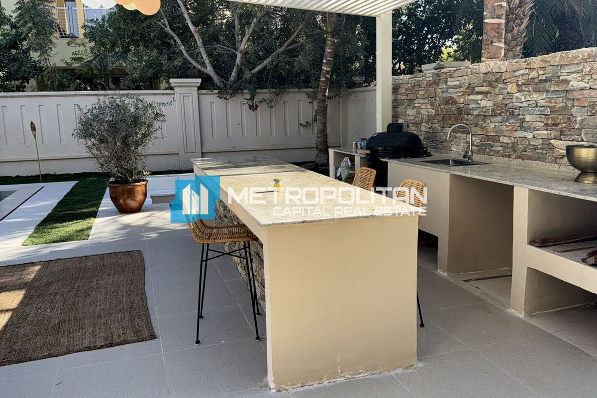 Furnished and Upgraded 4BR+Maid | Single Row Villa