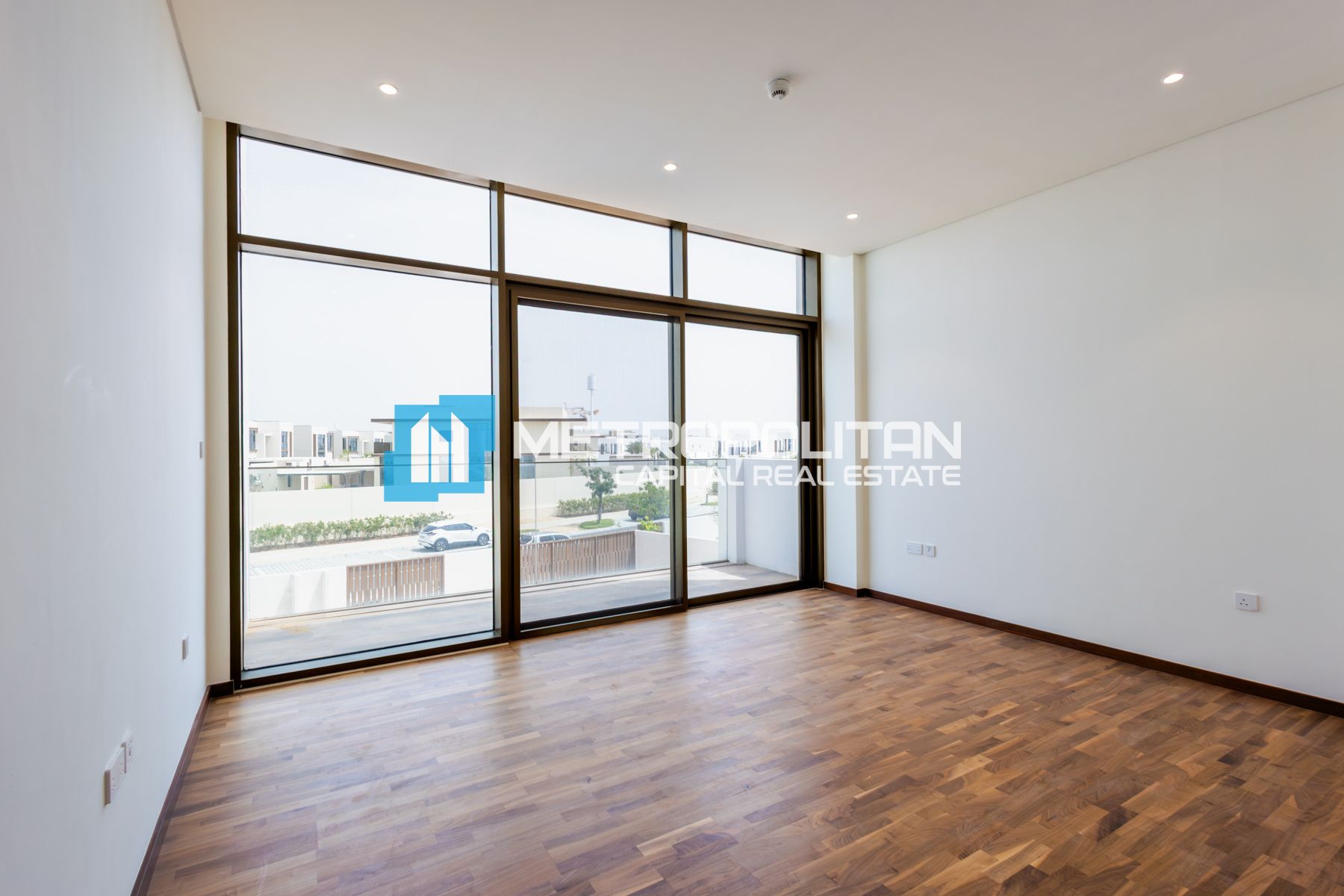 Single Row Corner Unit | Massive Plot | Vacant