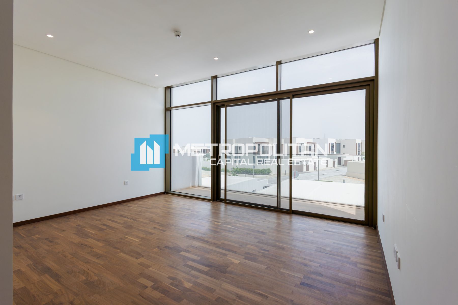 Single Row Corner Unit | Massive Plot | Vacant