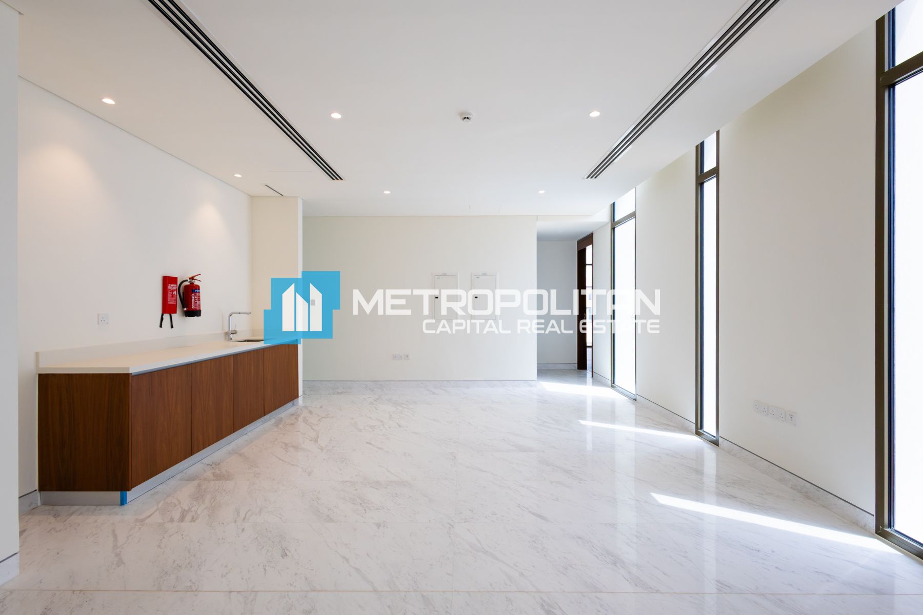 Single Row Corner Unit | Massive Plot | Vacant