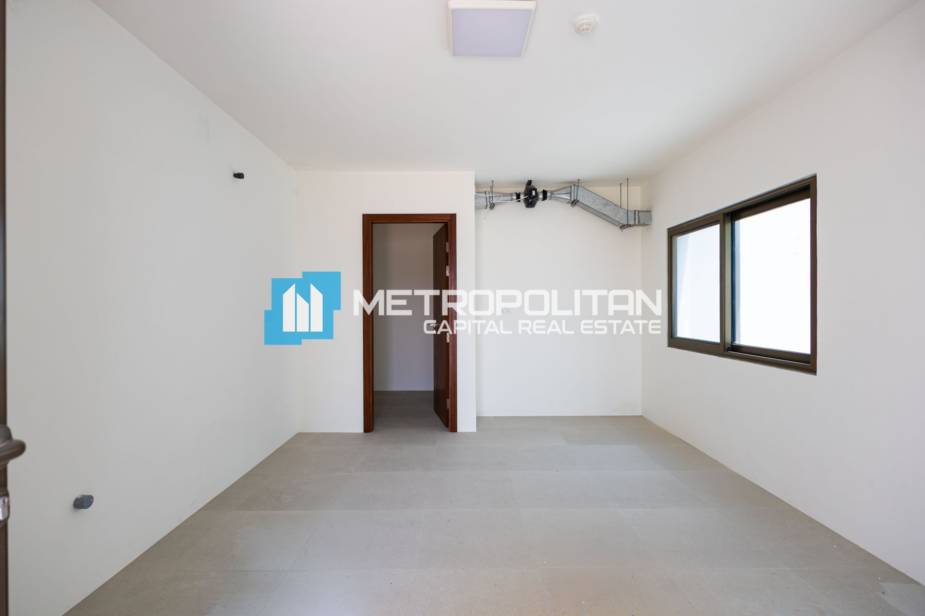 Single Row Corner Unit | Massive Plot | Vacant