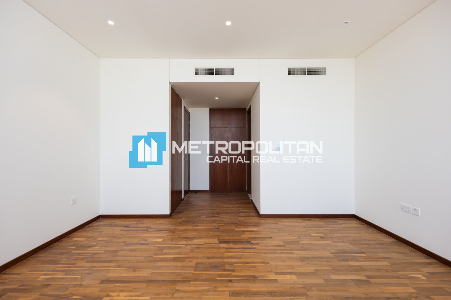 Single Row Corner Unit | Massive Plot | Vacant