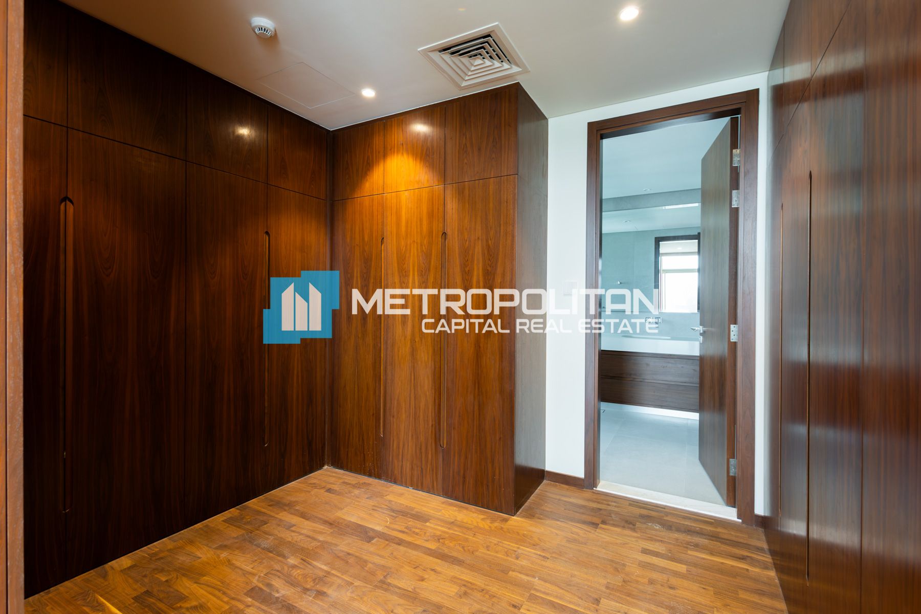 Single Row Corner Unit | Massive Plot | Vacant