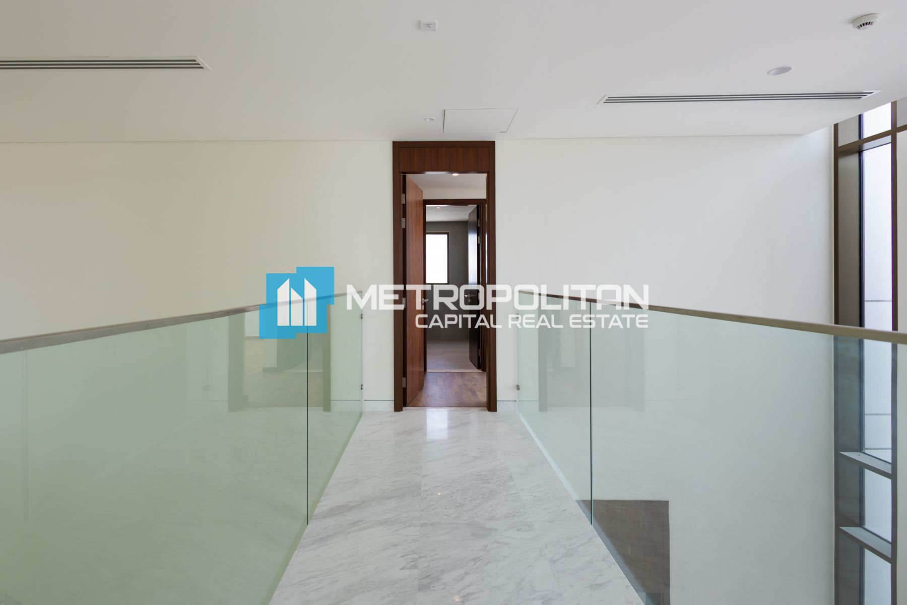 Single Row Corner Unit | Massive Plot | Vacant