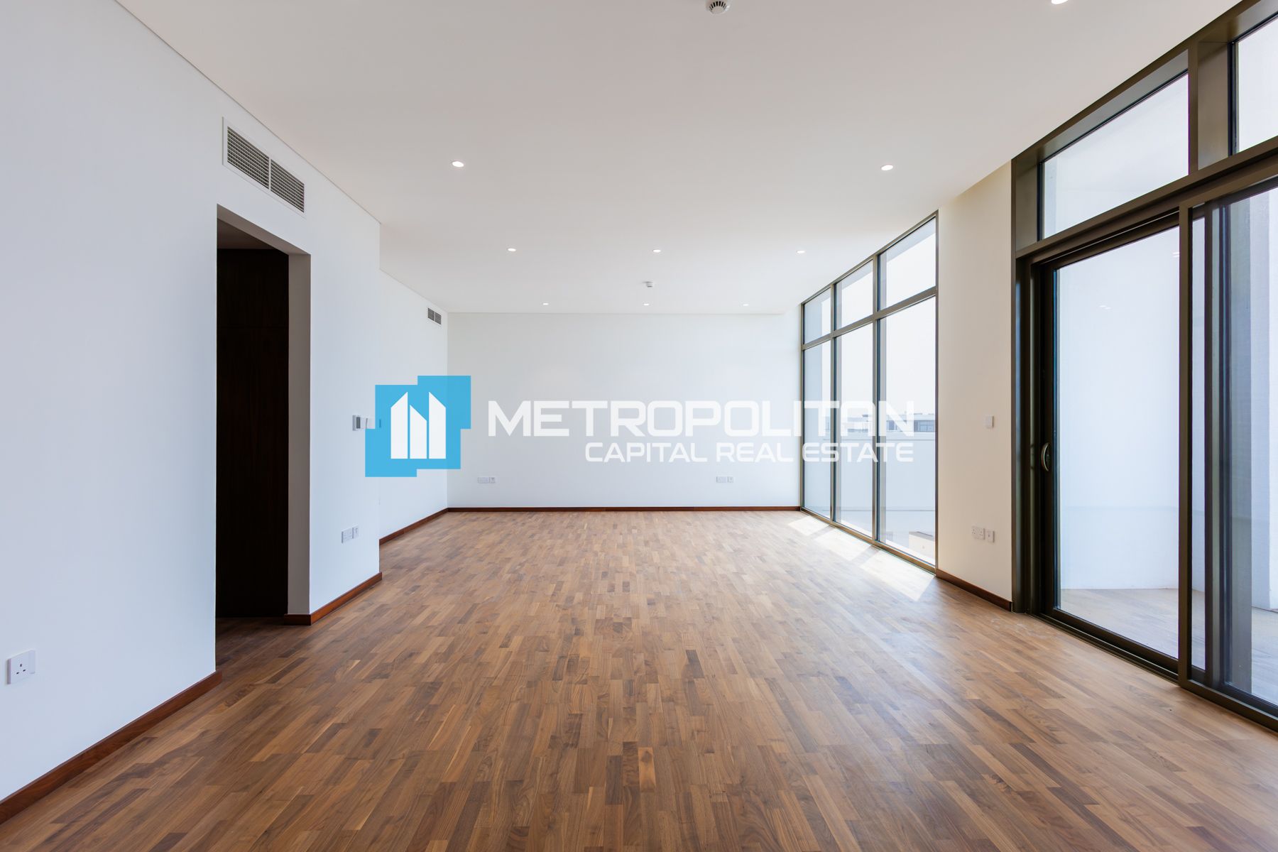 Single Row Corner Unit | Massive Plot | Vacant