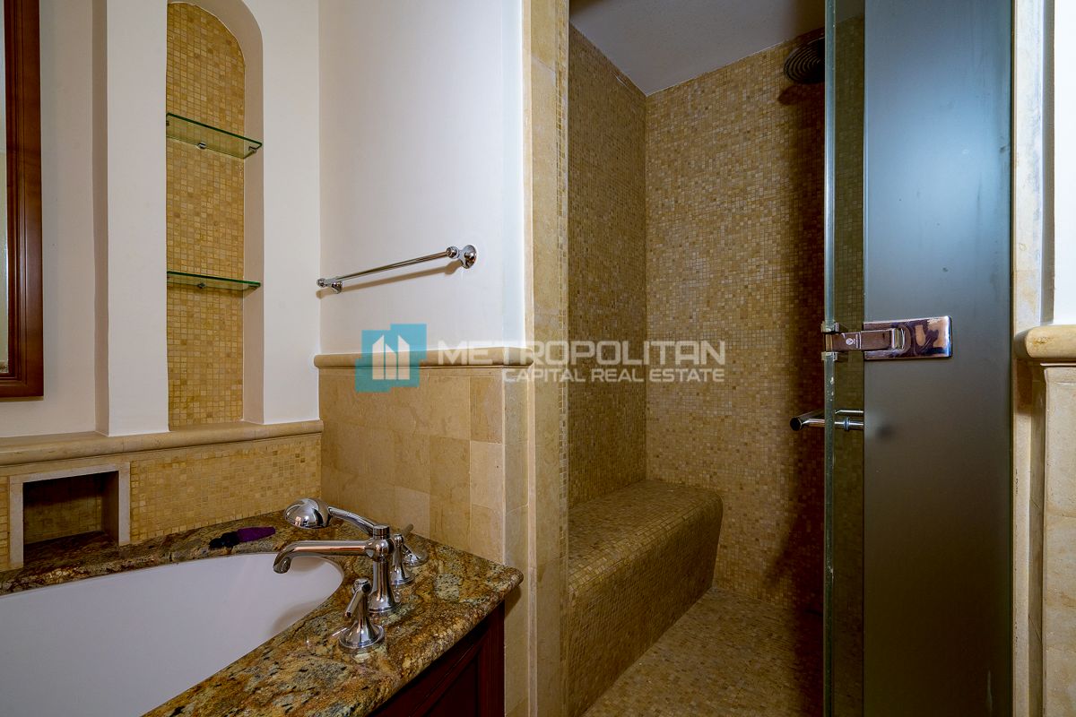Corner 3BR+M | Close To Amenities | Private Garden