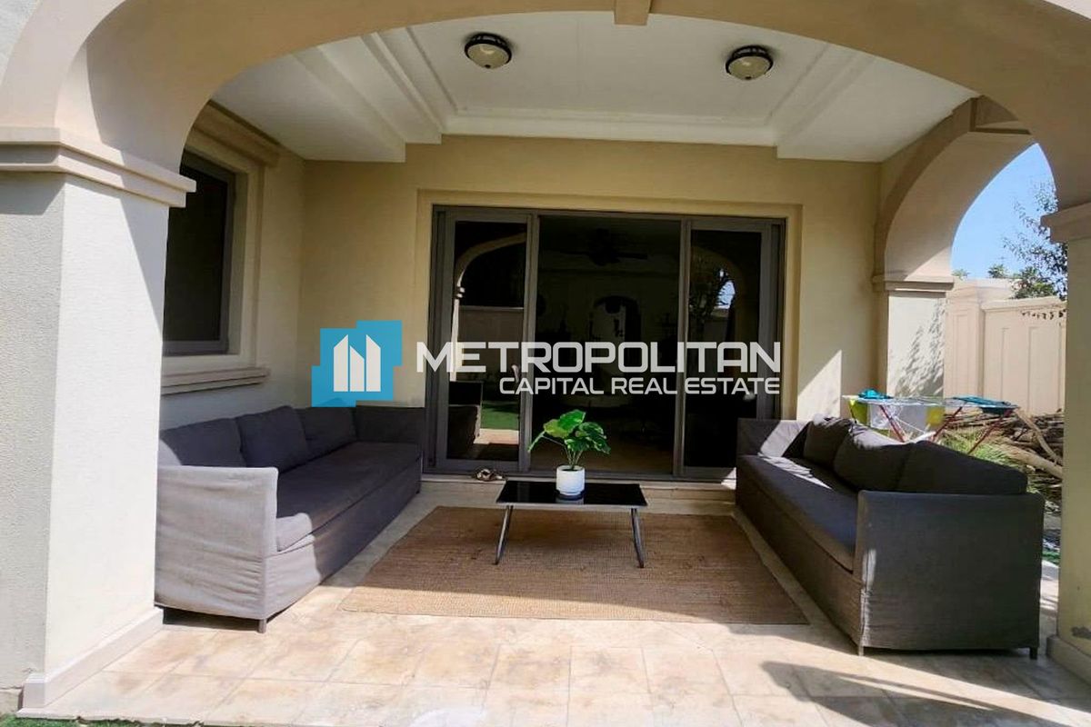 Corner 3BR+M | Close To Amenities | Private Garden