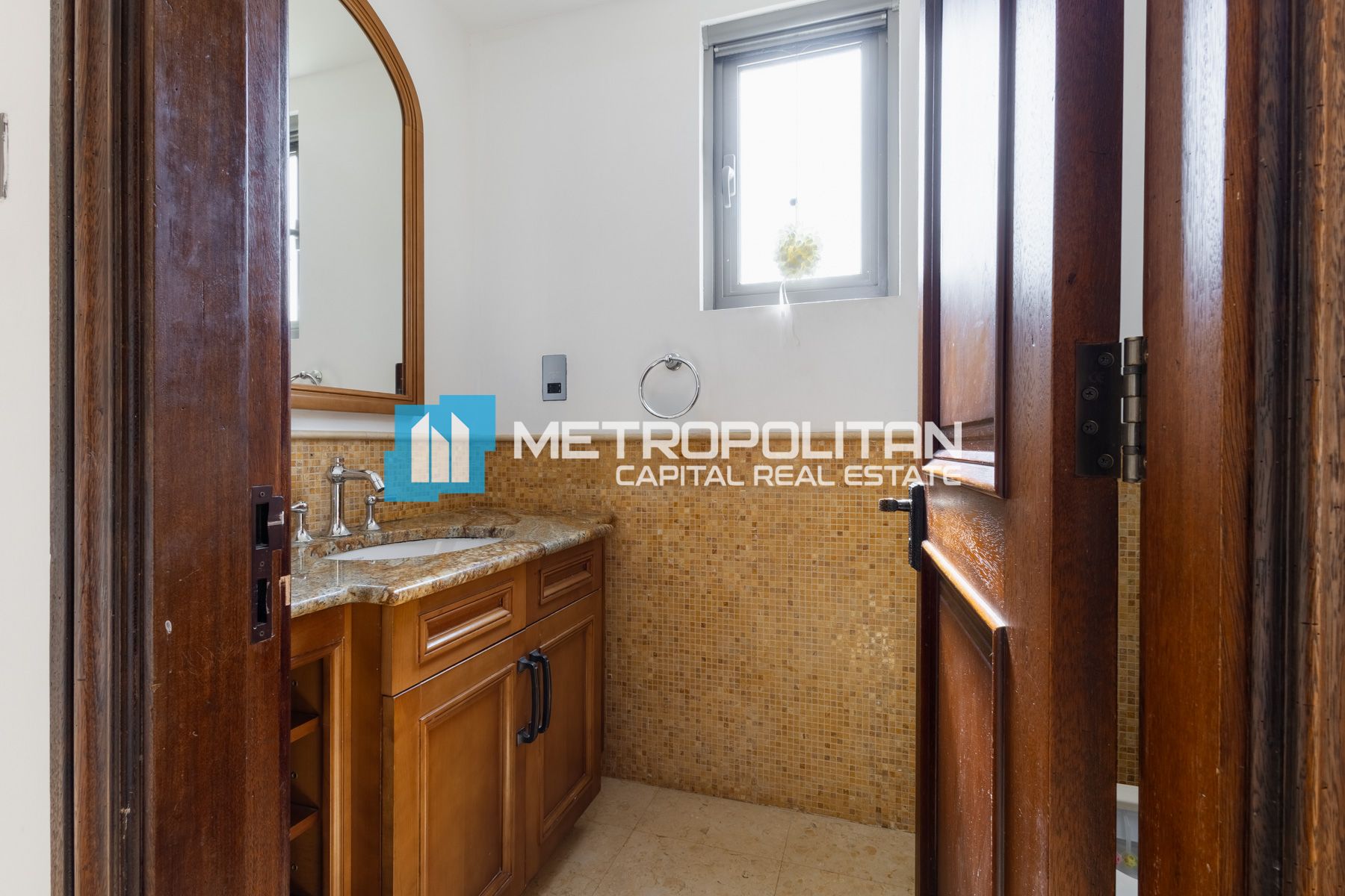 Corner 3BR+M | Close To Amenities | Private Garden
