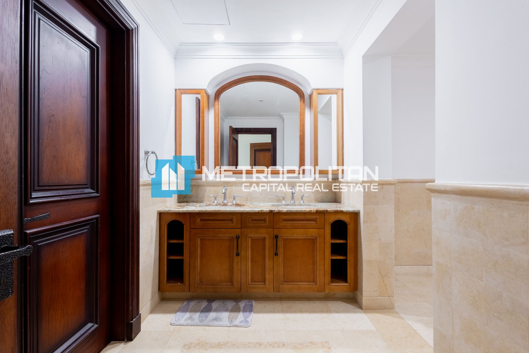 Corner 3BR+M | Close To Amenities | Private Garden