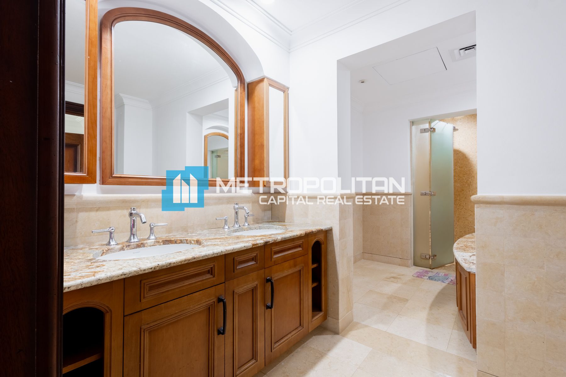 Corner 3BR+M | Close To Amenities | Private Garden