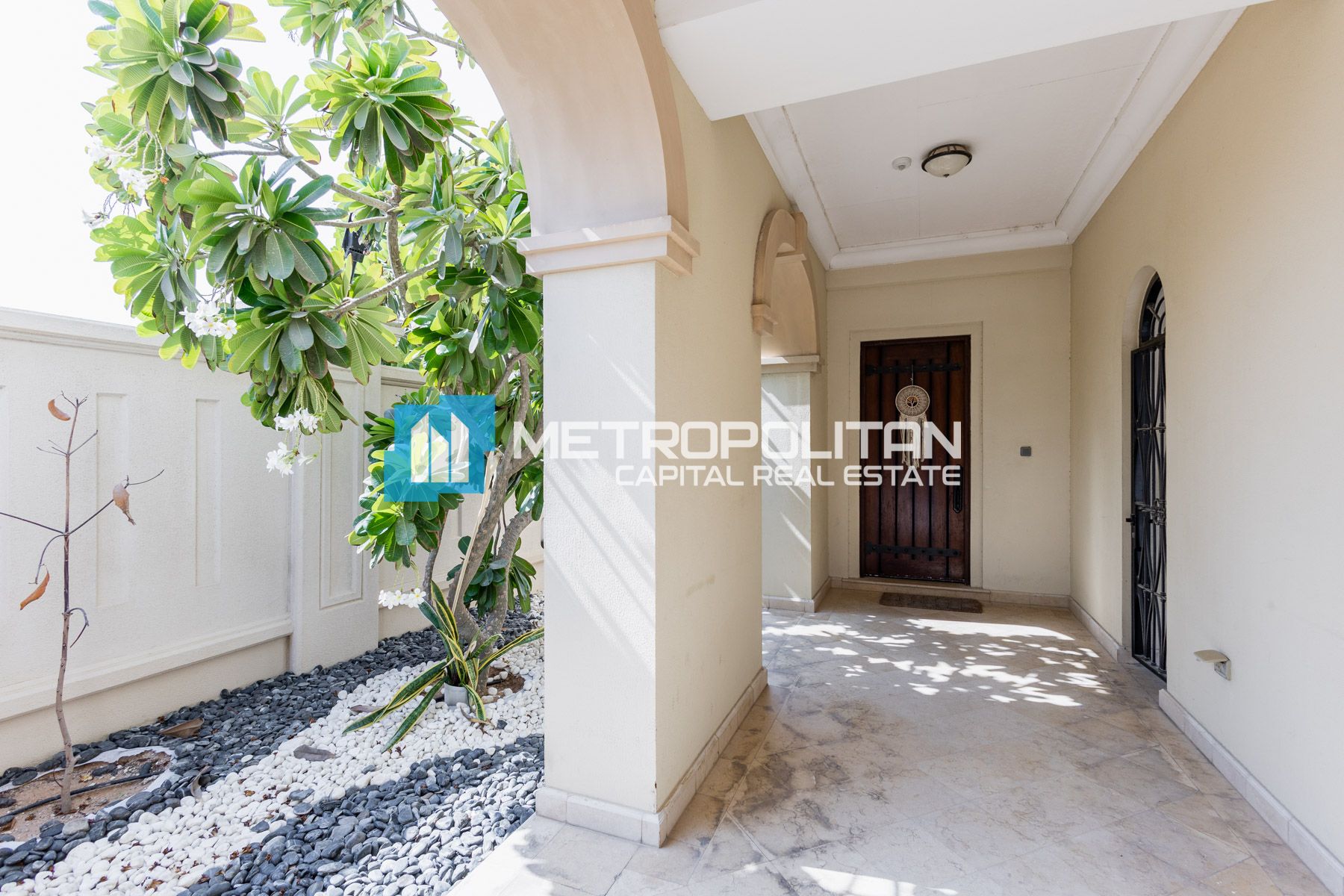 Corner 3BR+M | Close To Amenities | Private Garden