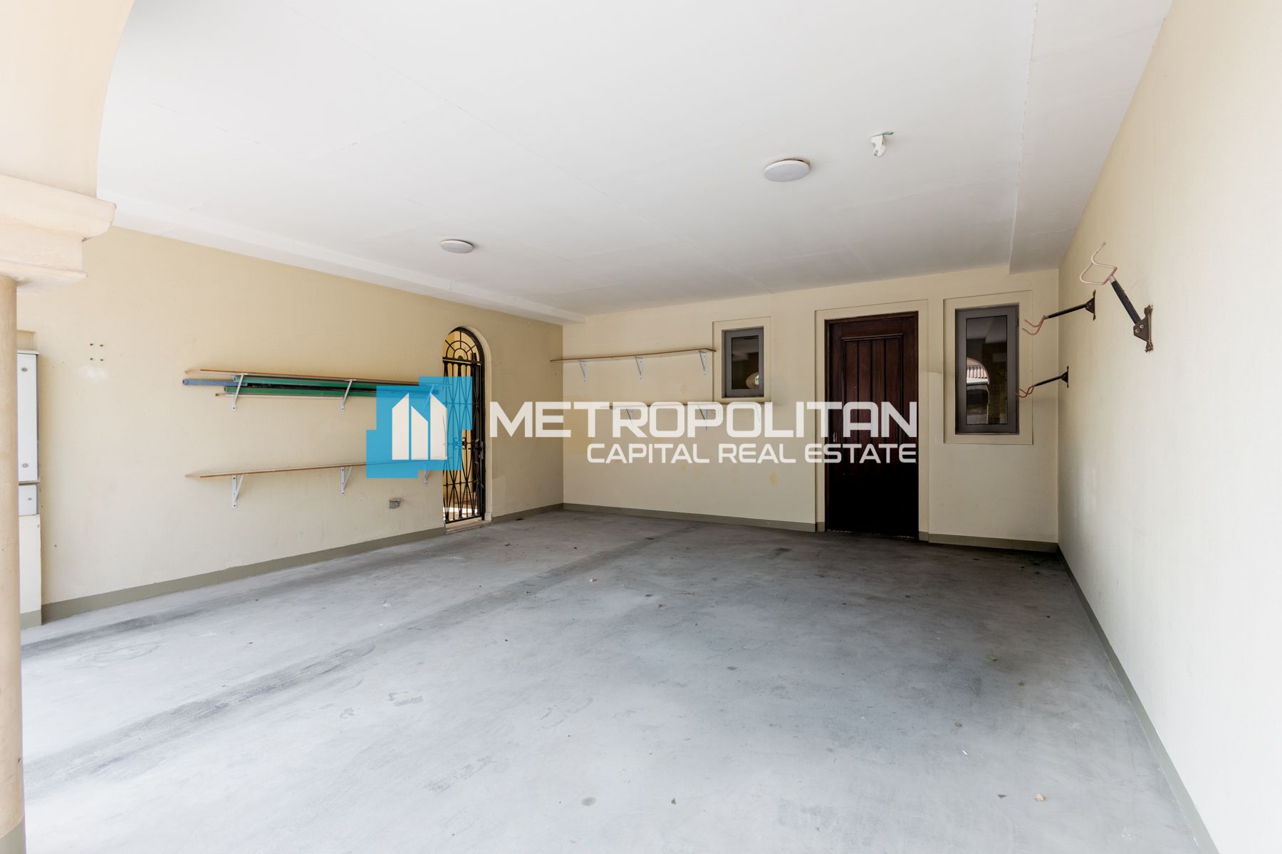 Corner 3BR+M | Close To Amenities | Private Garden