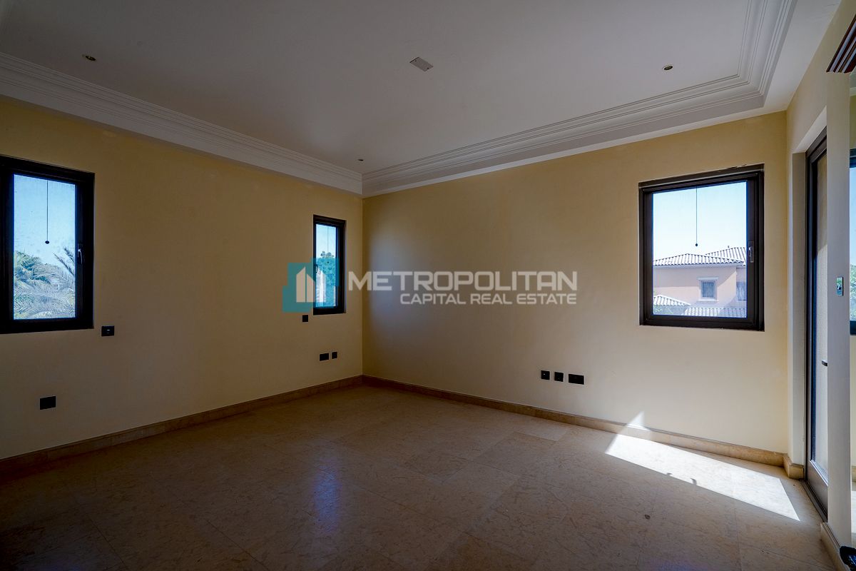 Corner 3BR+M | Close To Amenities | Private Garden