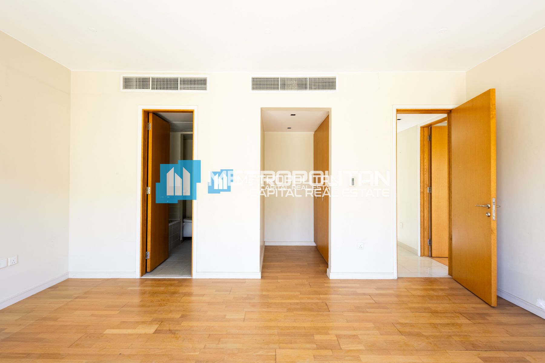 Single Row Corner I Best location I Closed Kitchen