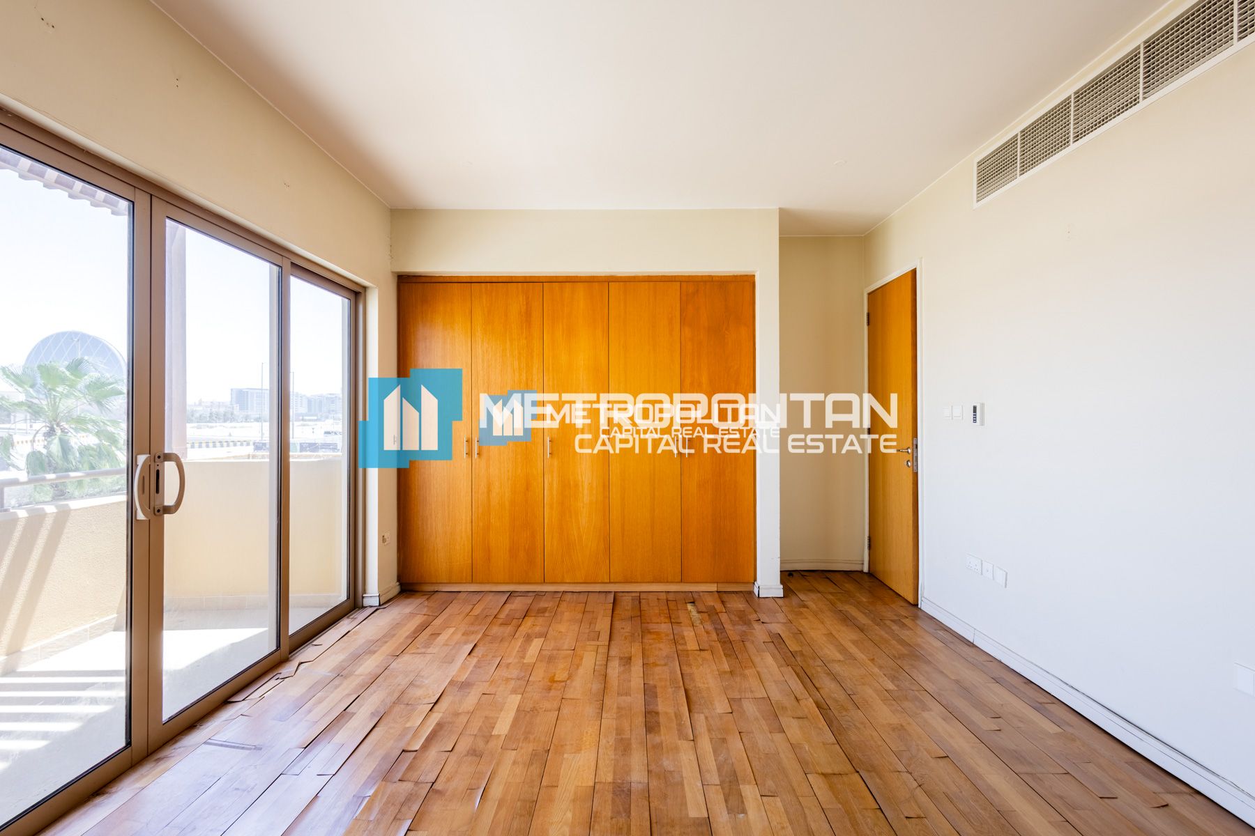 Single Row Corner I Best location I Closed Kitchen