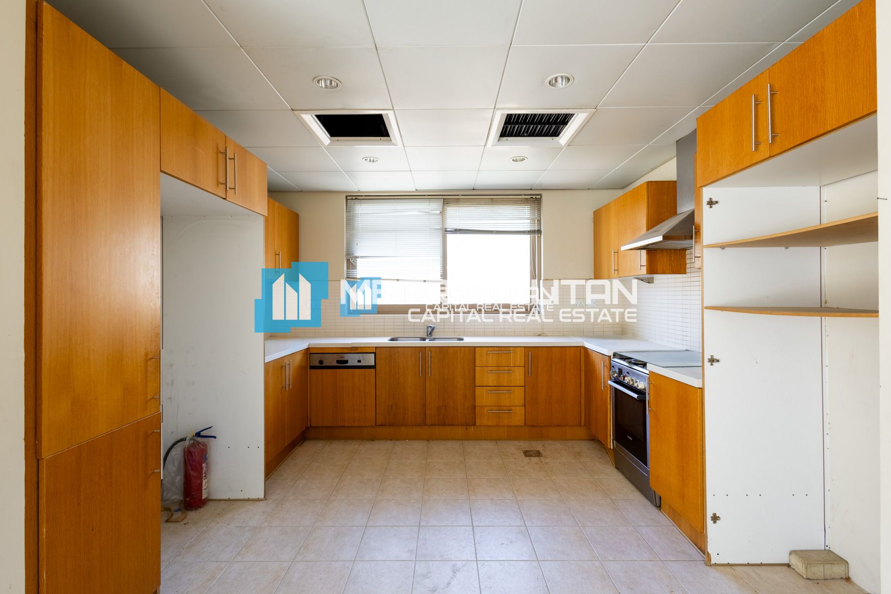 Single Row Corner I Best location I Closed Kitchen
