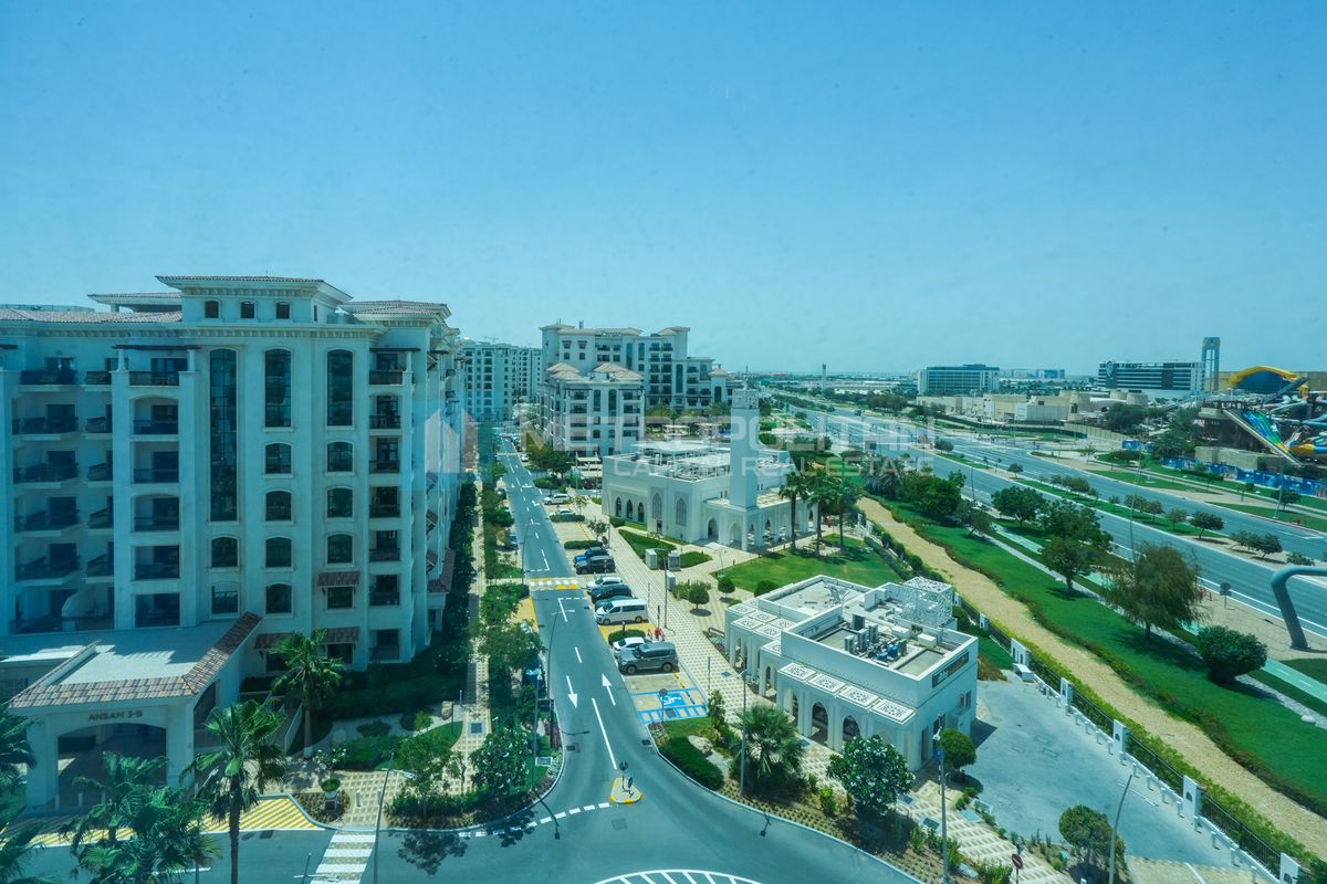 A STUNNING VIEW | High Floor | BIG LAYOUT