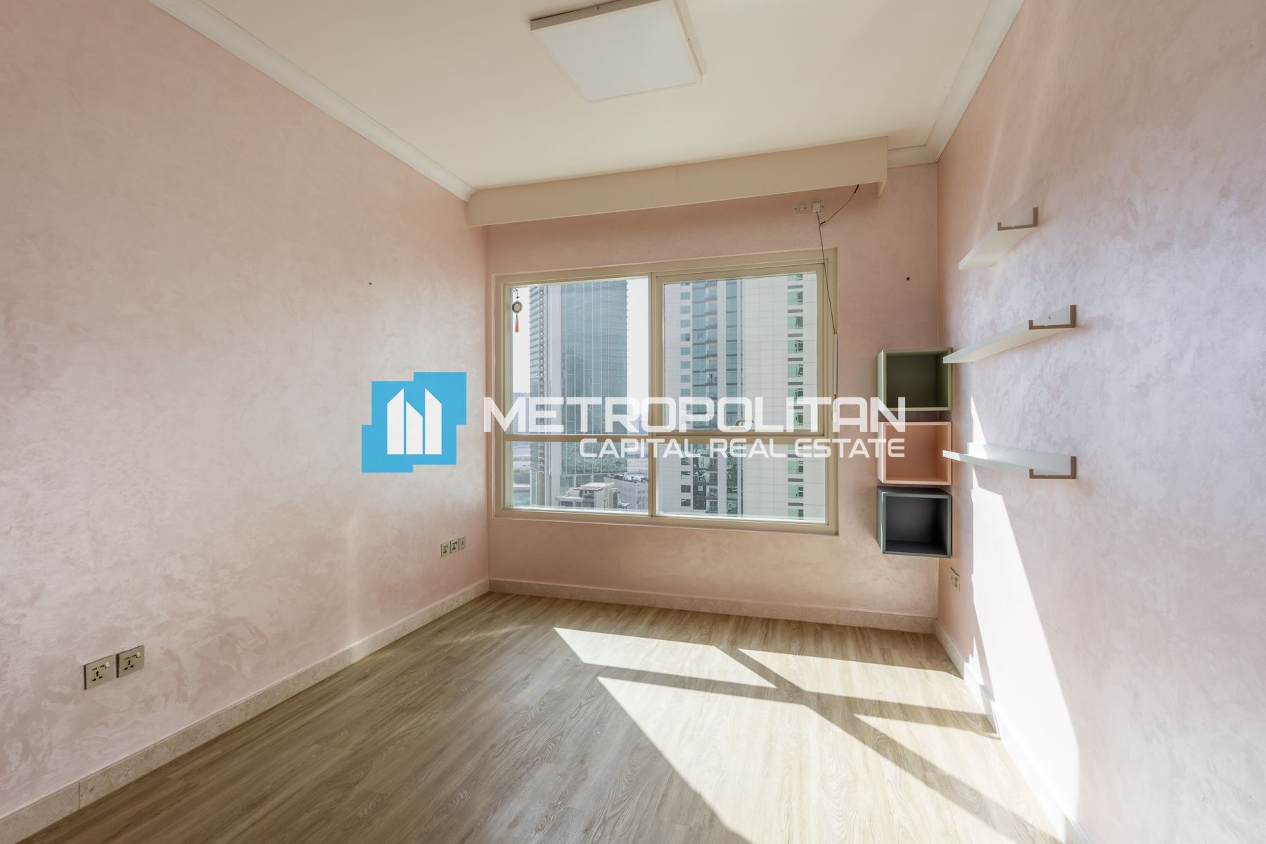 Unique | Fully Upgraded | Balcony w/ Canal view